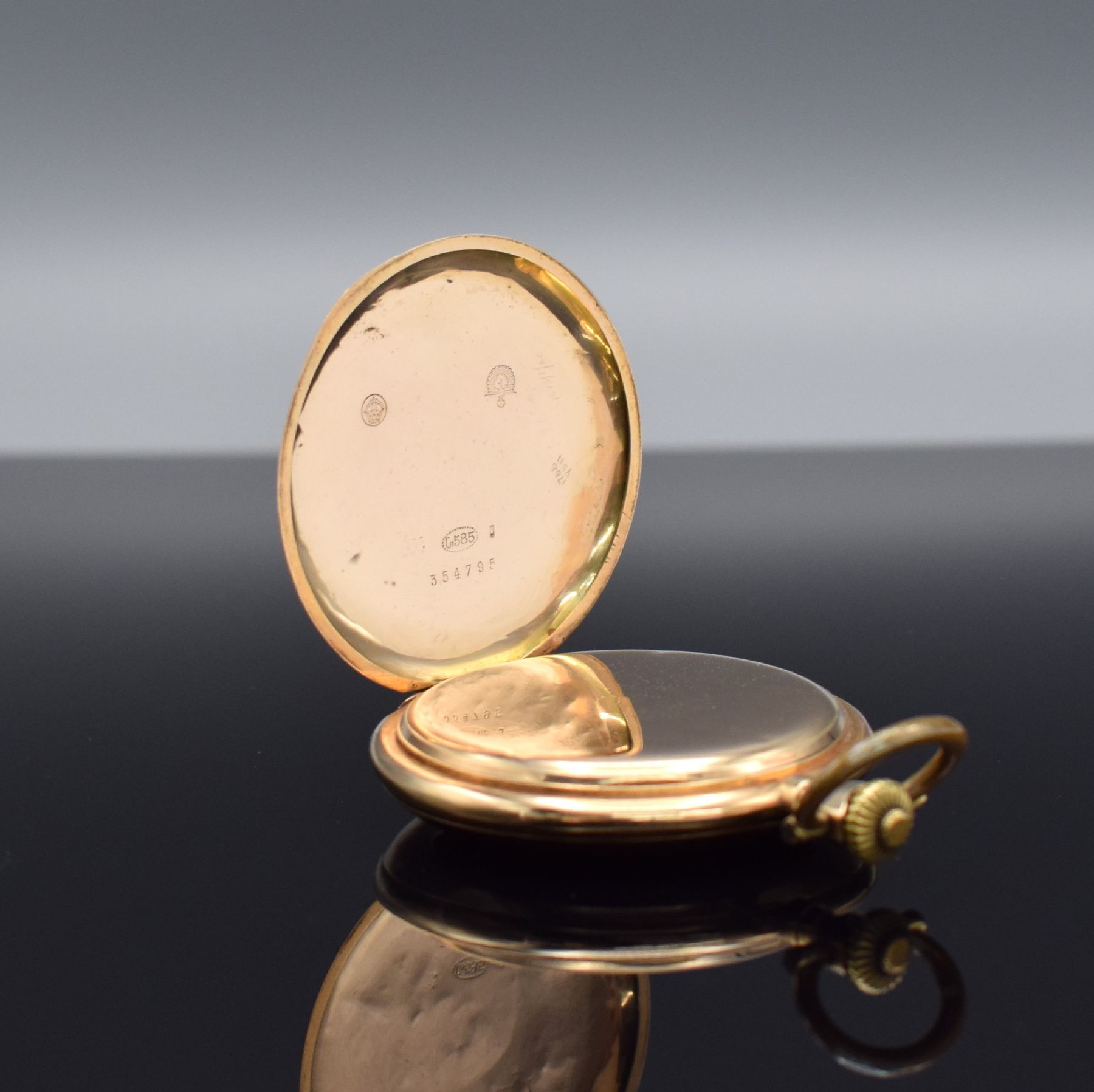 Detail d: LEVAILLANT Savonette in RoseG 585/000, Schweiz um 1900, 3-Deckel Goldgeh. dell., Emailzifferbl. m. arab. Zahlen, verg. Ankerwerk, Komp.-Unr. m. gebl. ...