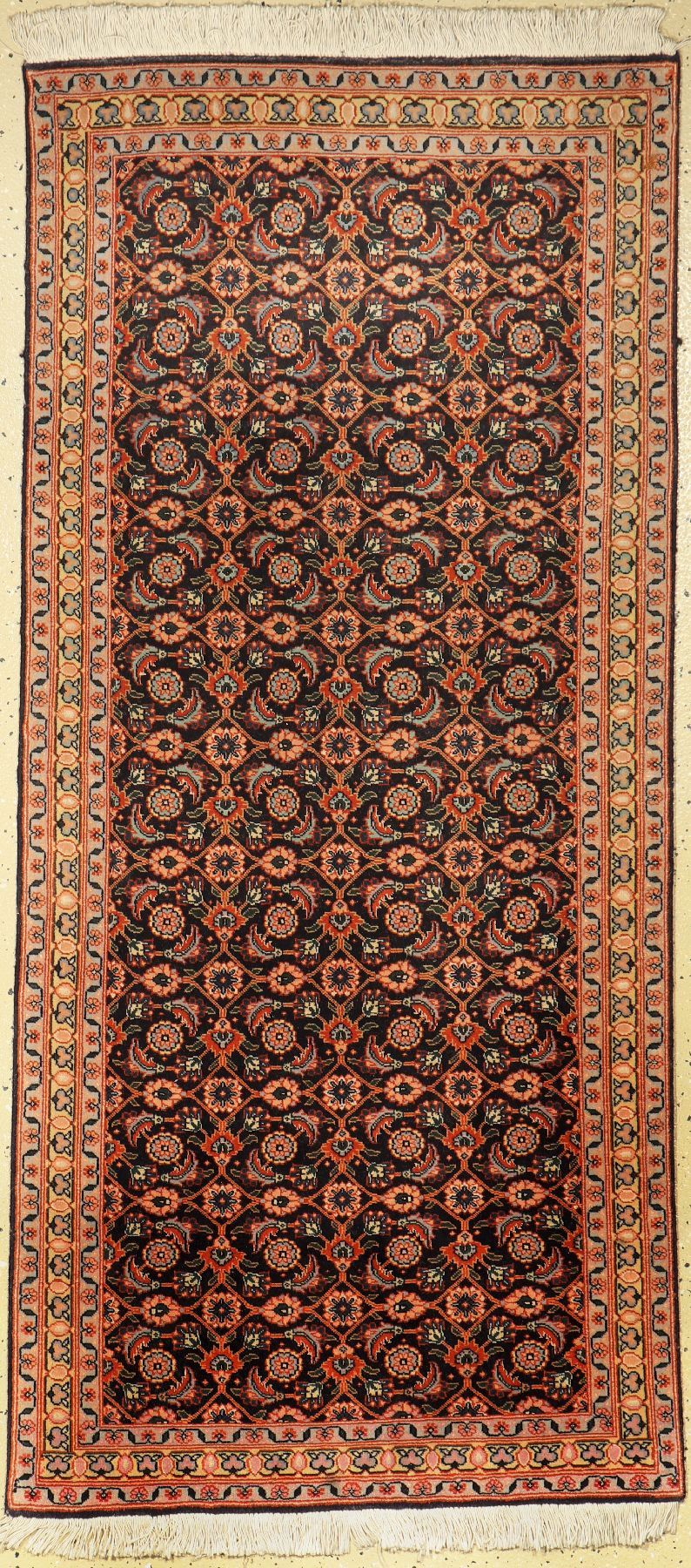 Täbriz fein, Persien, ca. 30 Jahre, Korkwolle mit Seide, ca. 146 x 69 cm, EHZ: 2