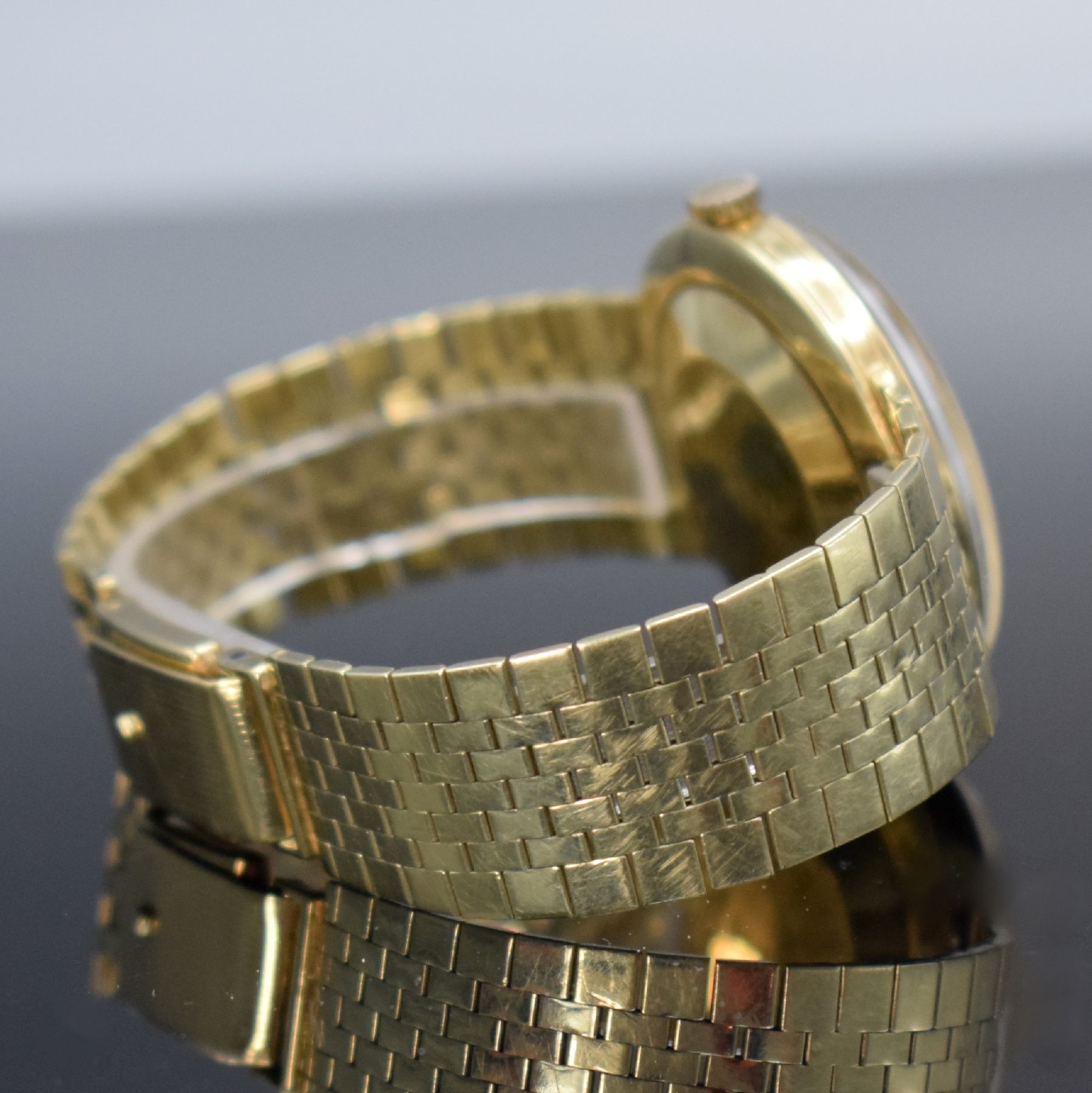 Detail c: HAGO Herrenarmbanduhr in GG 585/000, Deutschland/Schweiz um 1960, Automatik, aufgedr. Boden dell., anges. Goldband, silb. Zifferbl., gold. Zeiger, ...