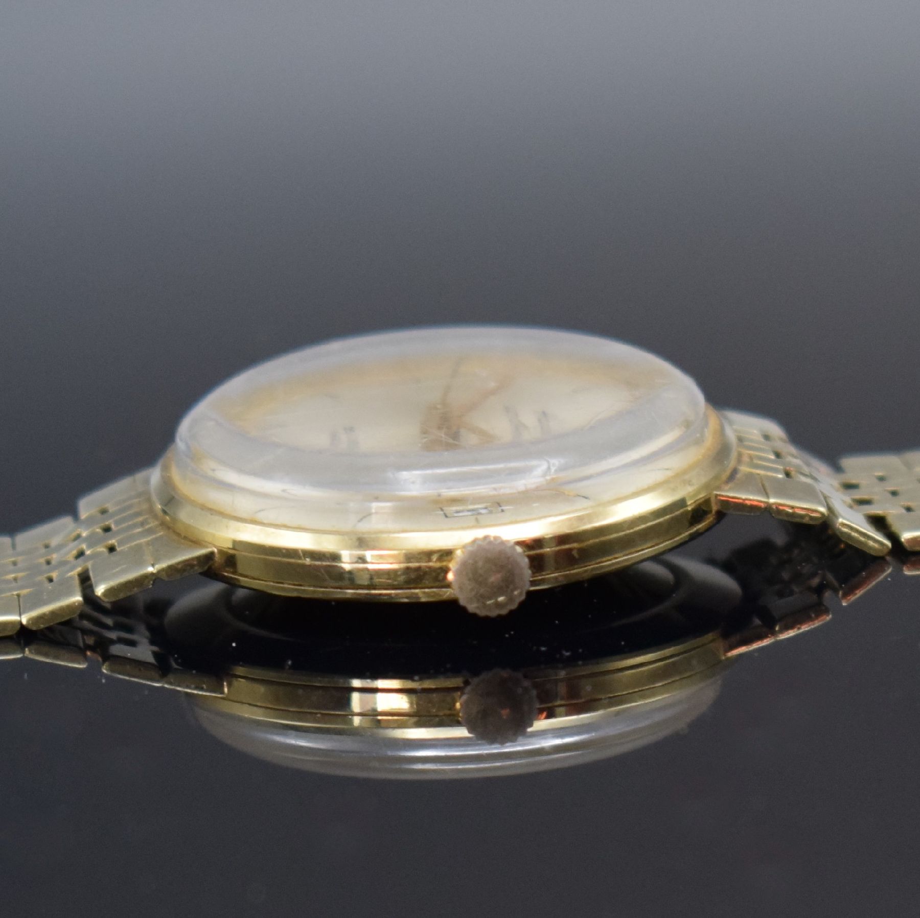 Detail d: HAGO Herrenarmbanduhr in GG 585/000, Deutschland/Schweiz um 1960, Automatik, aufgedr. Boden dell., anges. Goldband, silb. Zifferbl., gold. Zeiger, ...