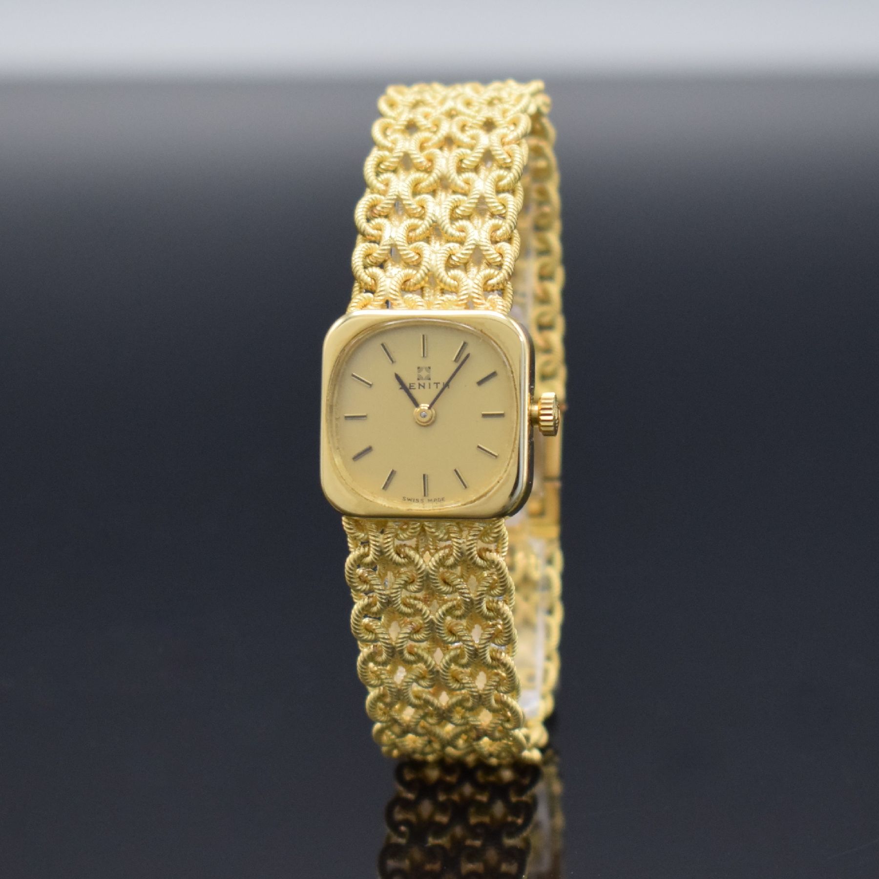 Detail b: ZENITH Damengoldbanduhr in GG 750/000, Schweiz um 1980, Handaufzug, quadrat. Geh., Boden aufgedr., aufw., anges. Band aus grav. Ösen, gold. ...