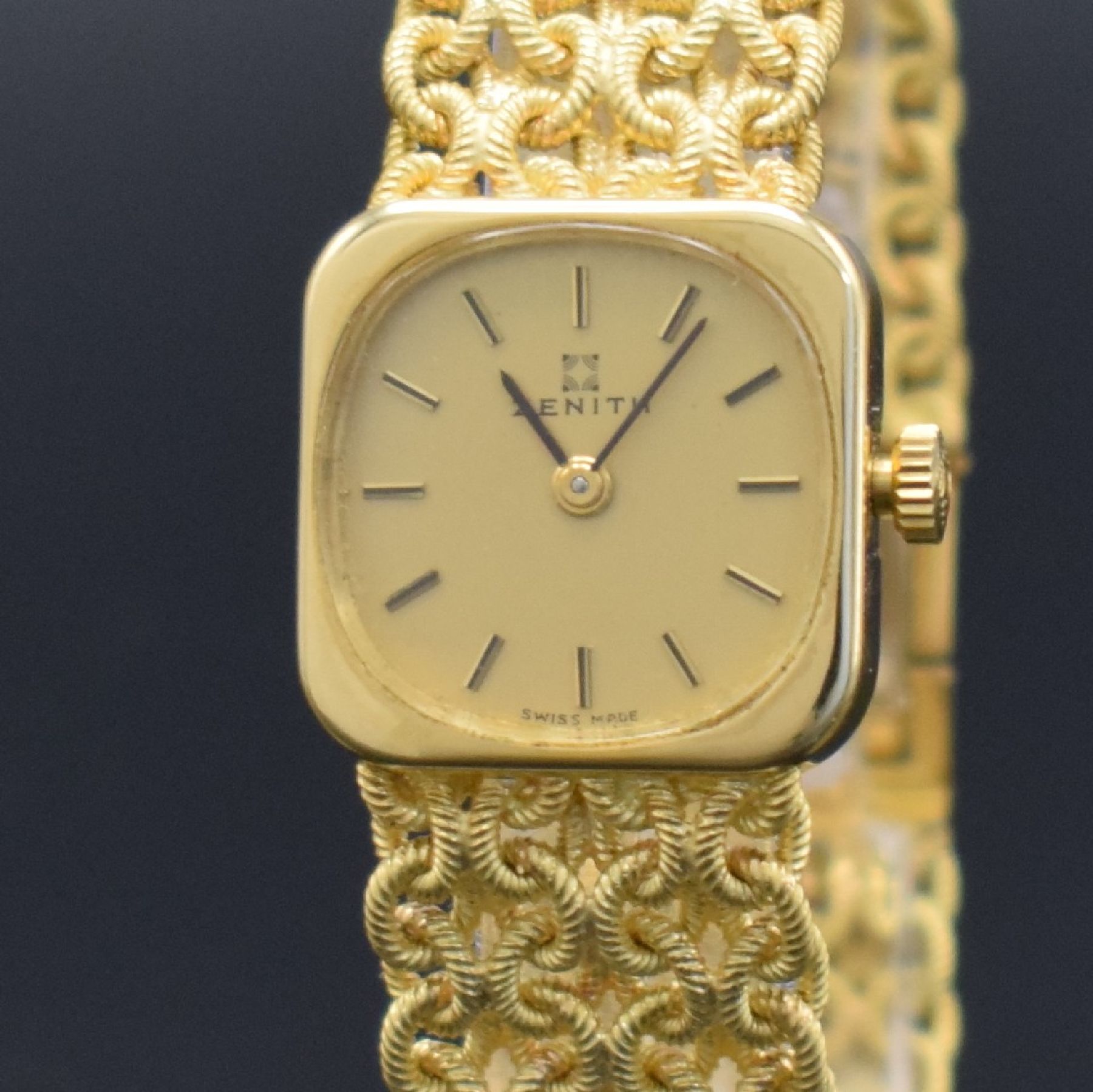 Detail c: ZENITH Damengoldbanduhr in GG 750/000, Schweiz um 1980, Handaufzug, quadrat. Geh., Boden aufgedr., aufw., anges. Band aus grav. Ösen, gold. ...
