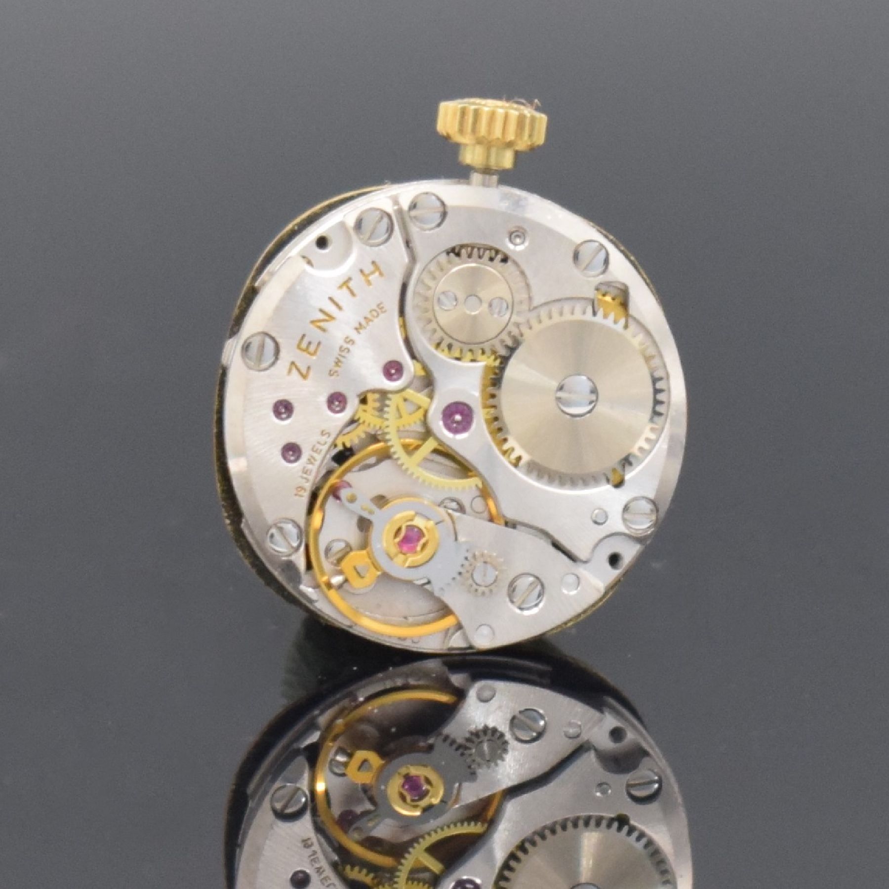 Detail g: ZENITH Damengoldbanduhr in GG 750/000, Schweiz um 1980, Handaufzug, quadrat. Geh., Boden aufgedr., aufw., anges. Band aus grav. Ösen, gold. ...