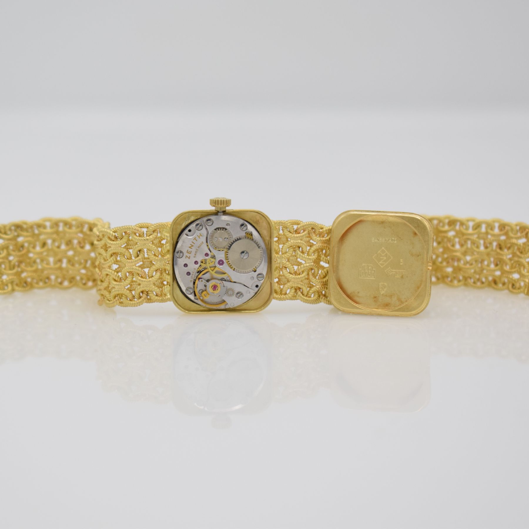 Detail k: ZENITH Damengoldbanduhr in GG 750/000, Schweiz um 1980, Handaufzug, quadrat. Geh., Boden aufgedr., aufw., anges. Band aus grav. Ösen, gold. ...