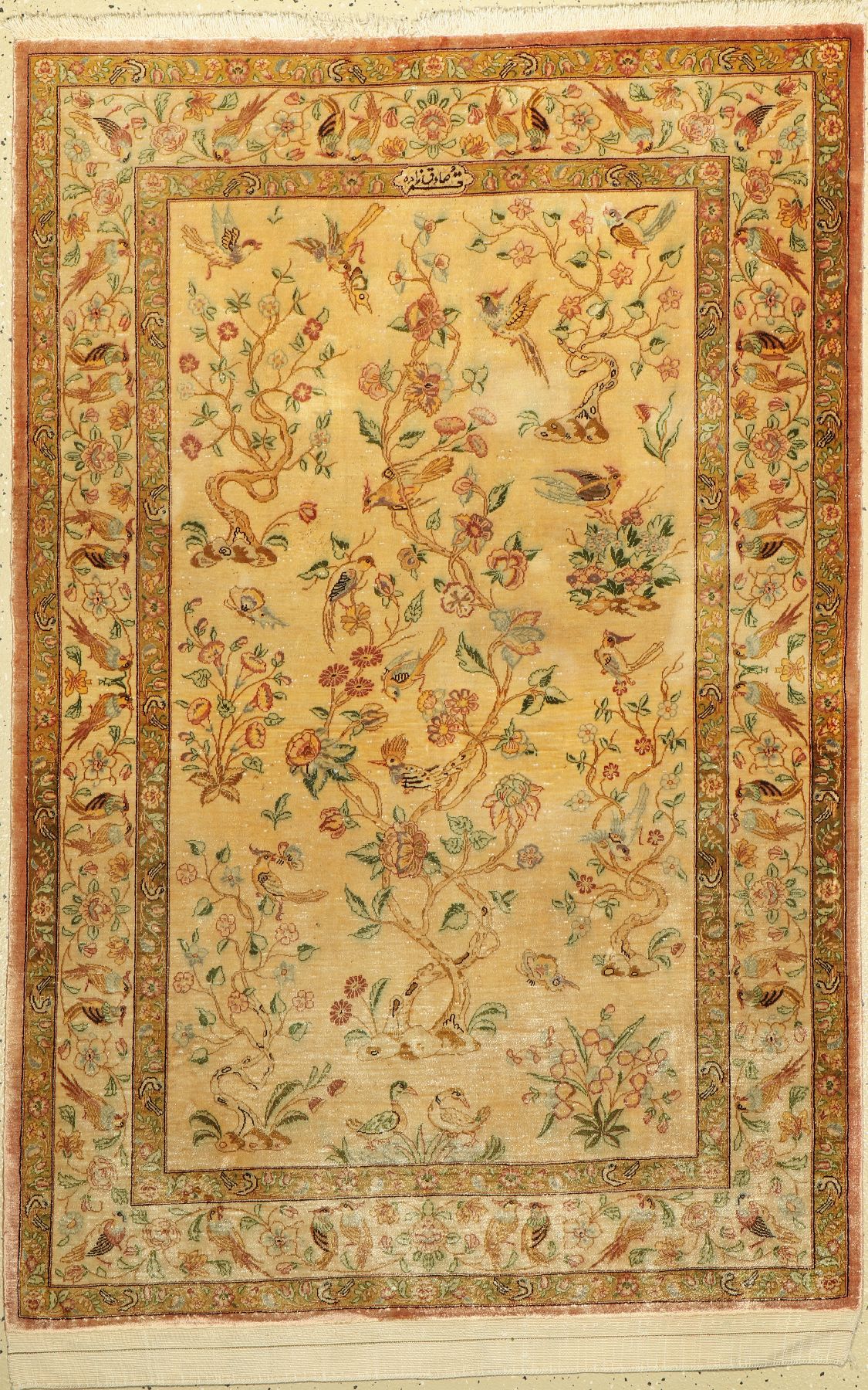 Ghom Seide fein Signiert, (Sadegh Zadeh) Persien, ca. 60 Jahre, reine Naturseide, ca. 150 x 100 cm, EHZ: 2,(leicht verfärbt und- verblasst)