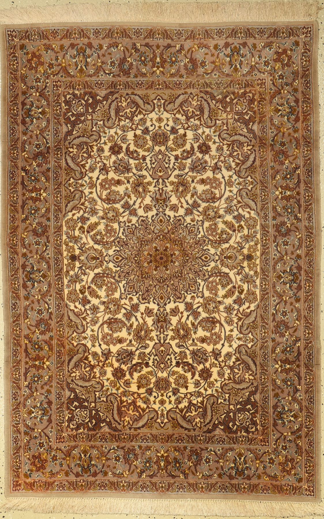 Esfahan fein, Persien, ca. 60 Jahre, Korkwolle mit und auf Seide, ca. 160 x 110 cm,ca. 1,0 Mio. Kn/qm, EHZ: 2, (leicht verfärbt)