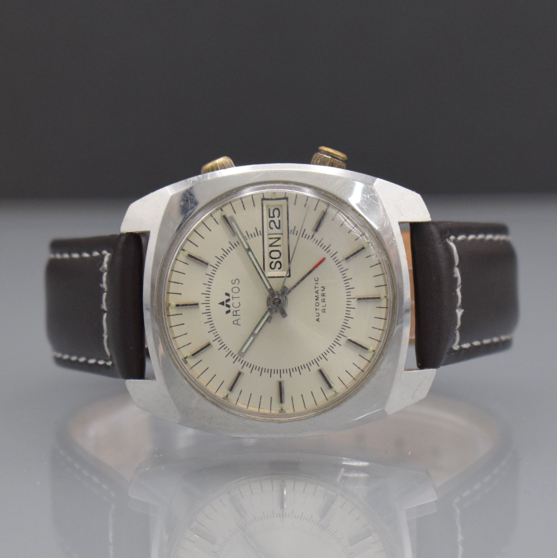 ARCTOS Armbanduhr mit Wecker, Schweiz um 1975, Automatik, verchr. Geh. m. aufgedr. Boden, Kronen ber., silb. Zifferbl. m. aufges. Indizes, Tag & ...