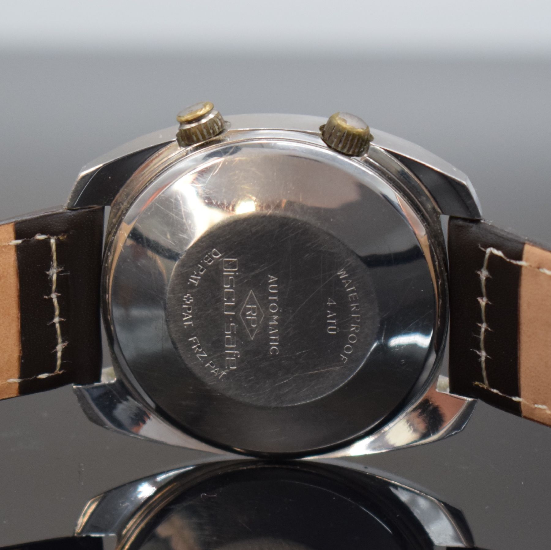 Detail d: ARCTOS Armbanduhr mit Wecker, Schweiz um 1975, Automatik, verchr. Geh. m. aufgedr. Boden, Kronen ber., silb. Zifferbl. m. aufges. Indizes, Tag & ...