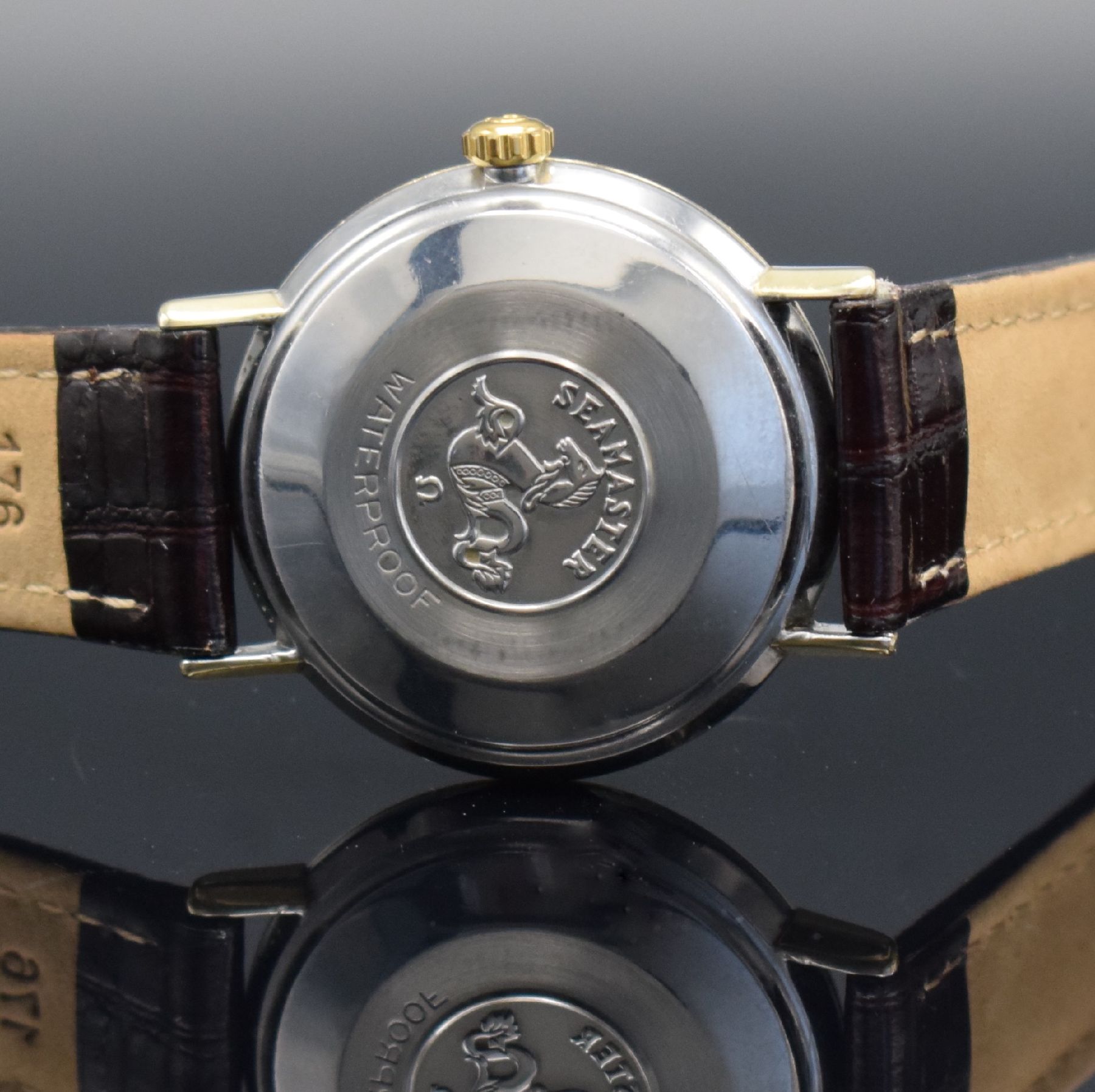 Detail i: OMEGA Herrenarmbanduhr Seamaster Referenz 14765 61 SC, Automatik, Schweiz um 1961, Monocoque-Geh. m. Goldhaube, get. A-Welle, silb. Zifferbl. m. ...
