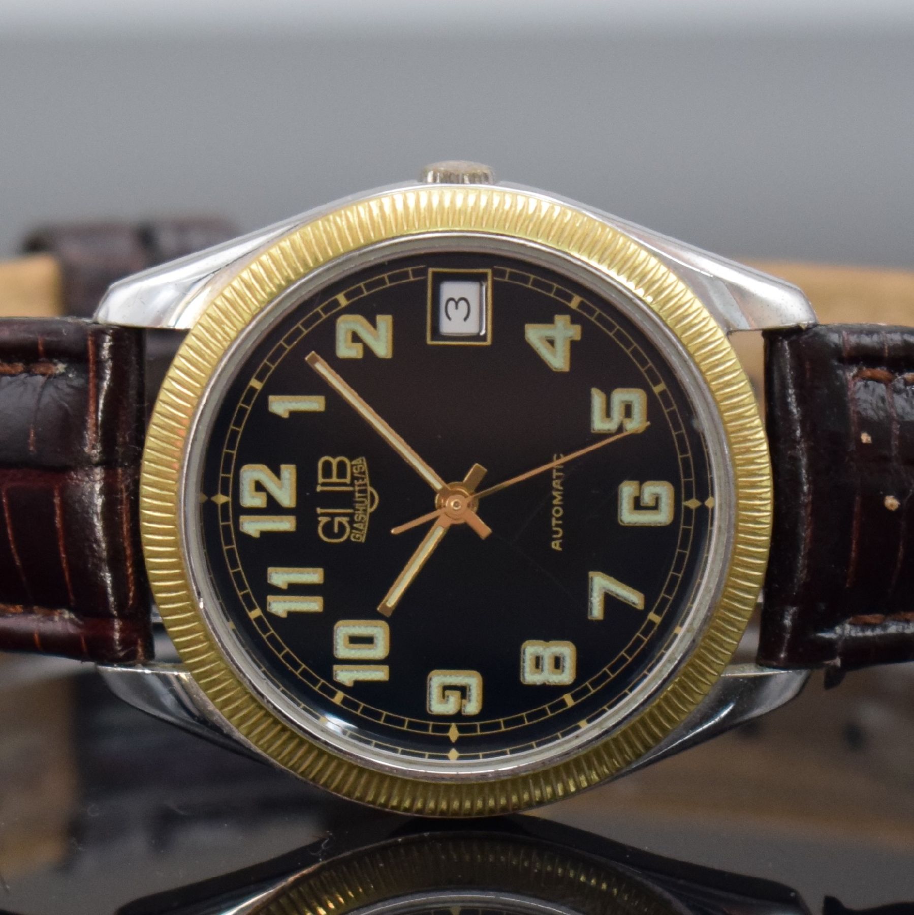 Detail a: GUB Herrenarmbanduhr, Deutschland/Schweiz um 1993, Automatik, verchr. Metallgeh. beids. vergl., Verchromung teilw. besch., geriffelte Lünette verg., ...