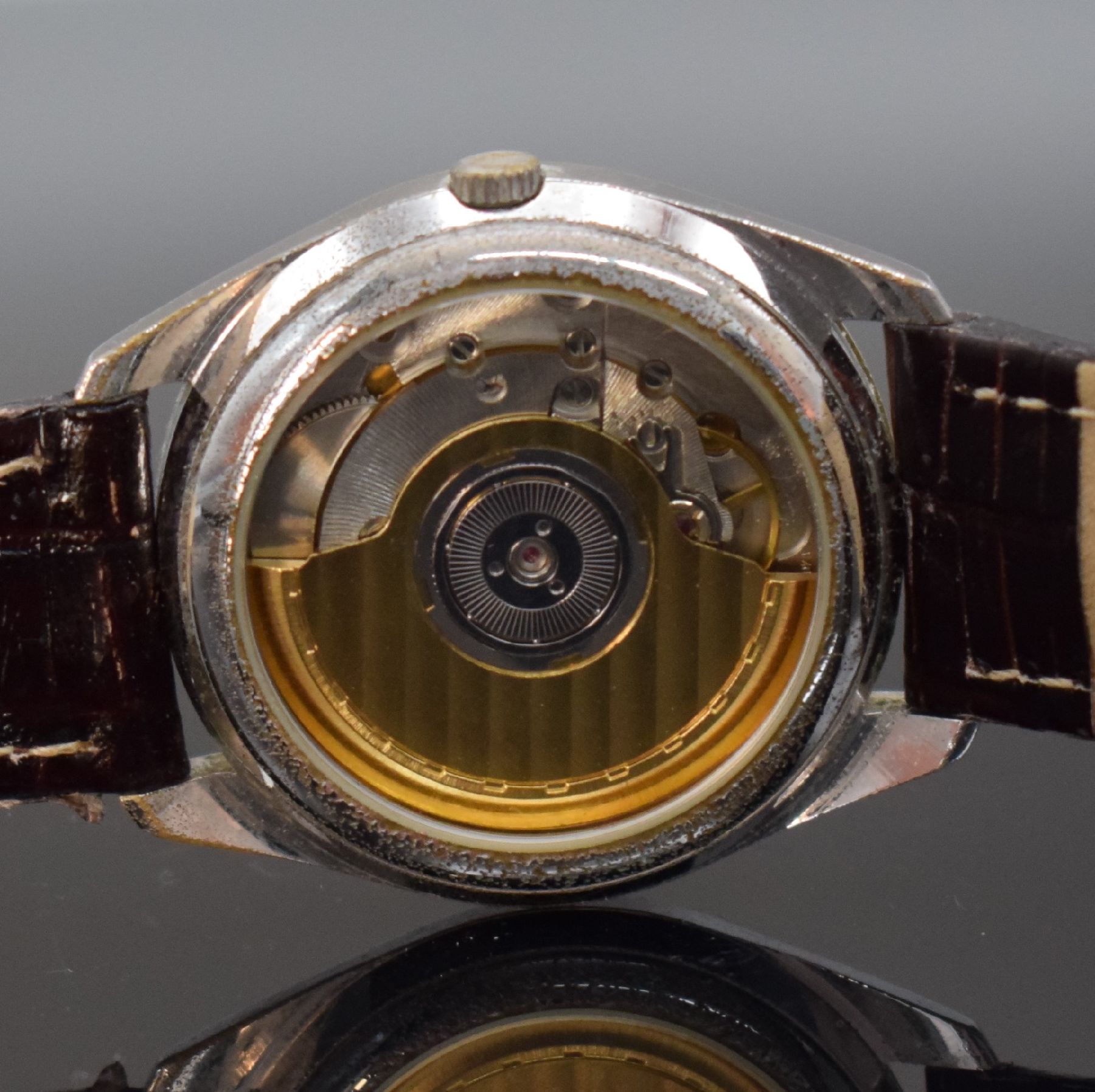 Detail d: GUB Herrenarmbanduhr, Deutschland/Schweiz um 1993, Automatik, verchr. Metallgeh. beids. vergl., Verchromung teilw. besch., geriffelte Lünette verg., ...