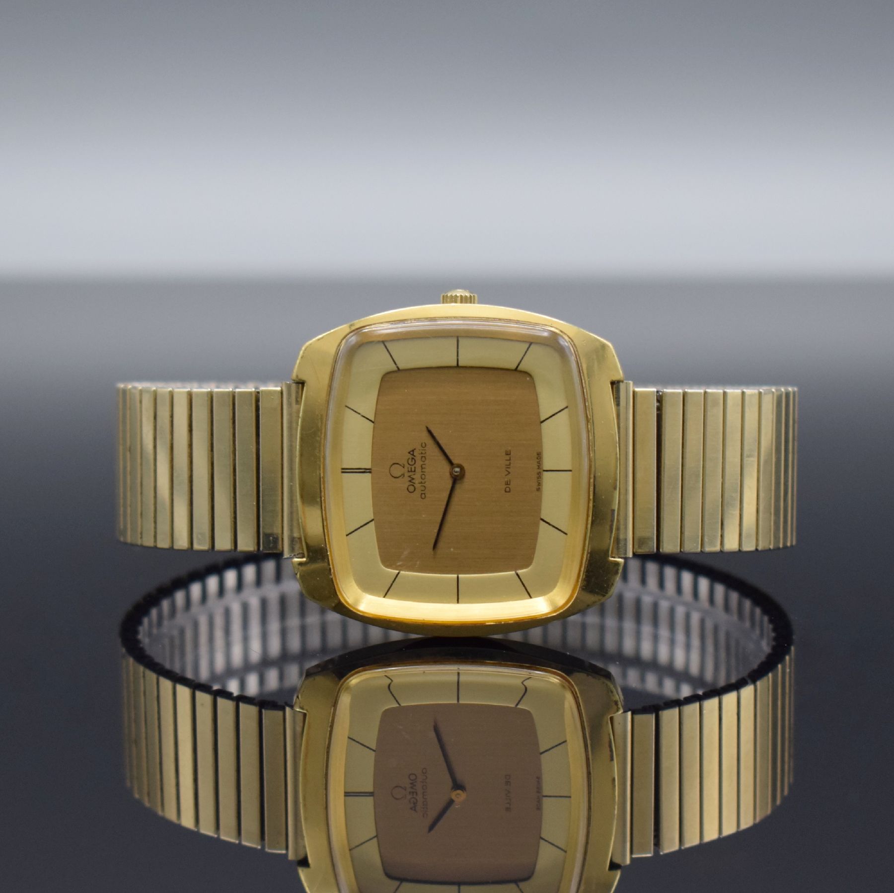OMEGA Herrenarmbanduhr De Ville in sog. TV- Form Referenz 151.0051, Automatik, Schweiz um 1973, verg. Metallgeh., Edelstahlboden verschr., gold. ...