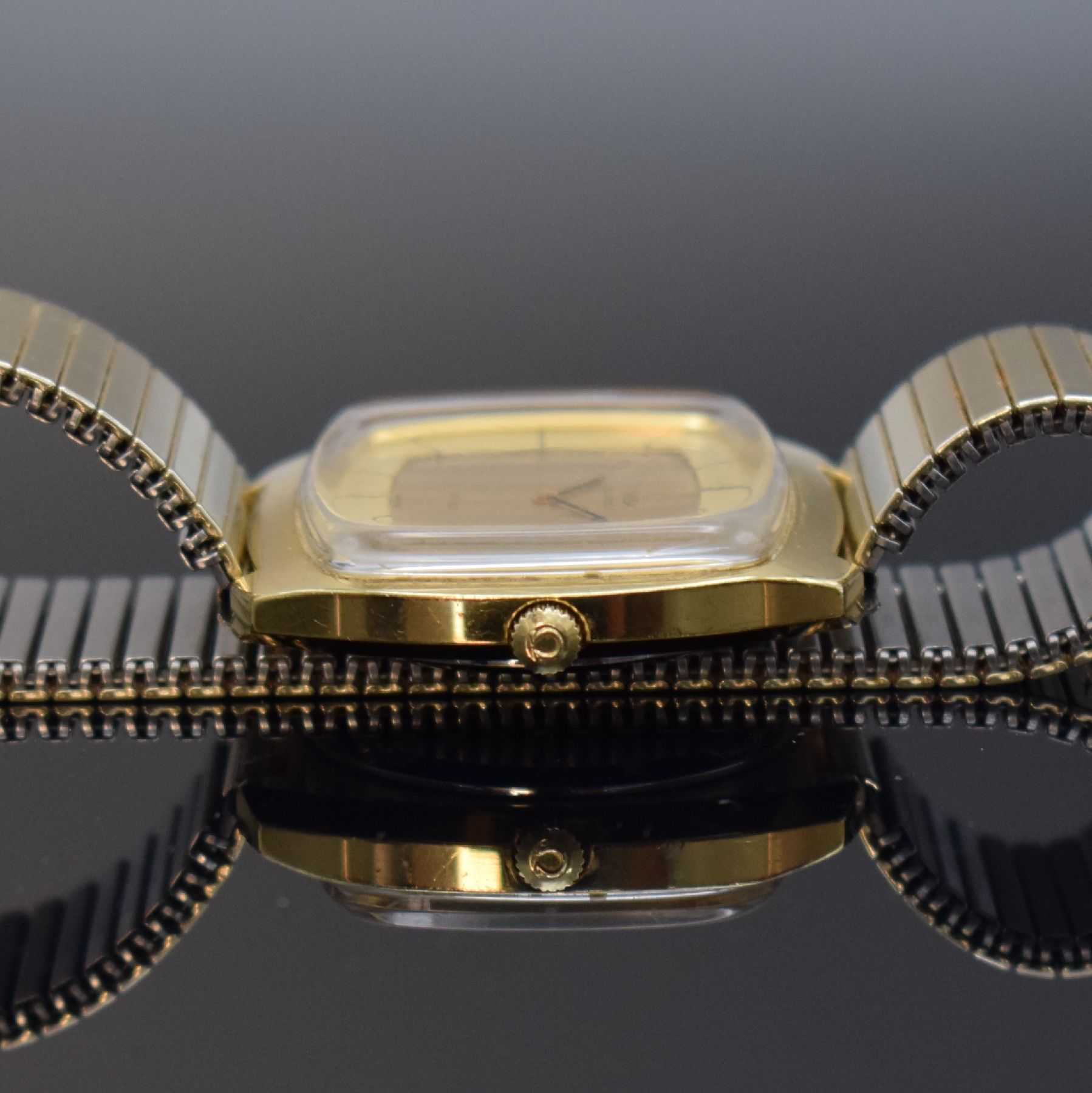 Detail c: OMEGA Herrenarmbanduhr De Ville in sog. TV- Form Referenz 151.0051, Automatik, Schweiz um 1973, verg. Metallgeh., Edelstahlboden verschr., gold. ...