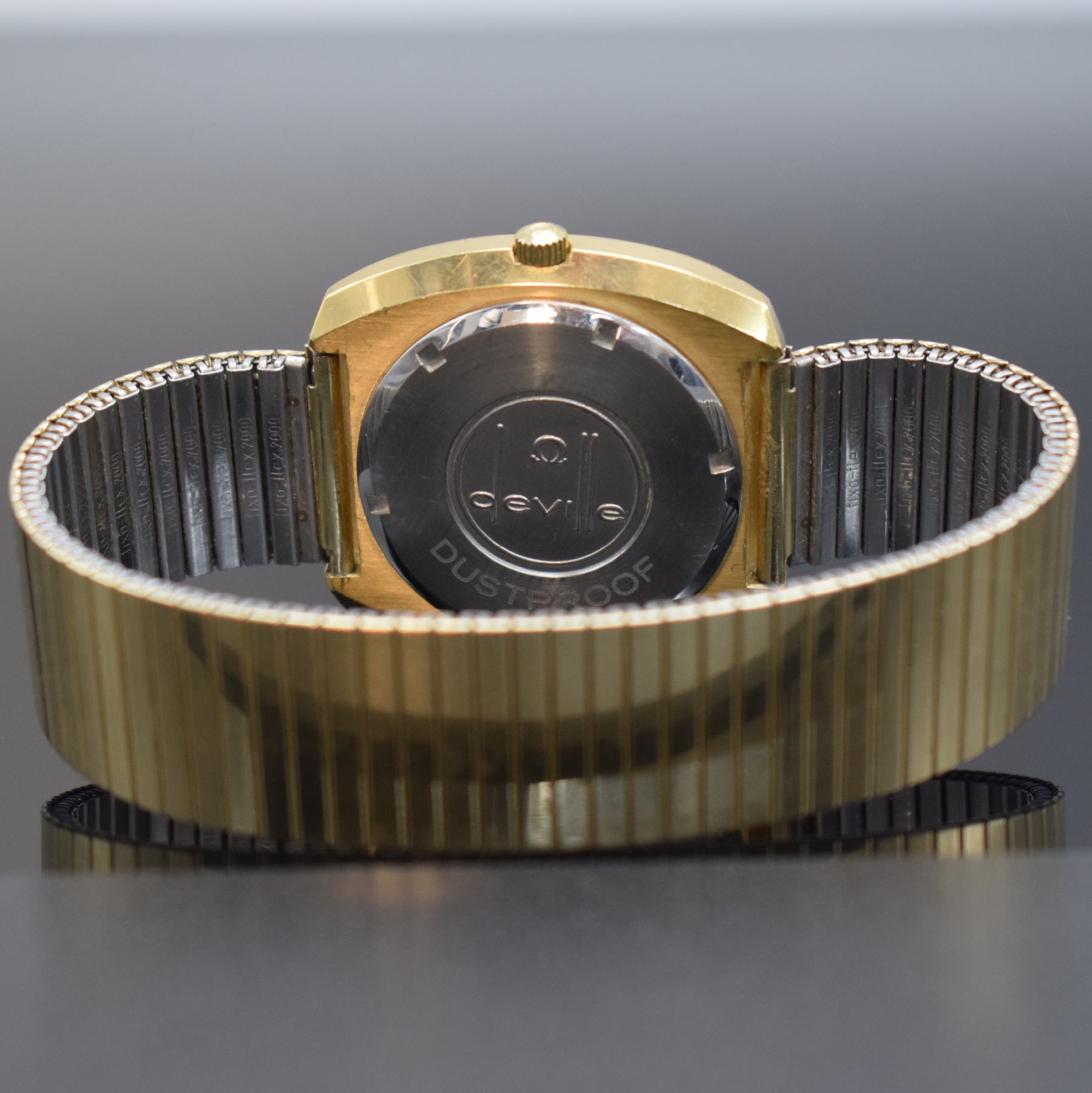 Detail d: OMEGA Herrenarmbanduhr De Ville in sog. TV- Form Referenz 151.0051, Automatik, Schweiz um 1973, verg. Metallgeh., Edelstahlboden verschr., gold. ...