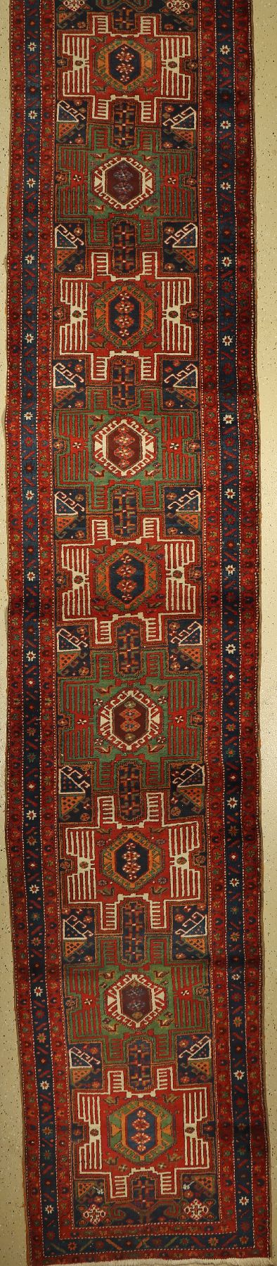 Seltene Nordwest Galerie, antik, Persien, um 1920, Wolle auf Baumwolle, ca. 545 x 103 cm, seltenes Sternen Muster, EHZ: 2-3