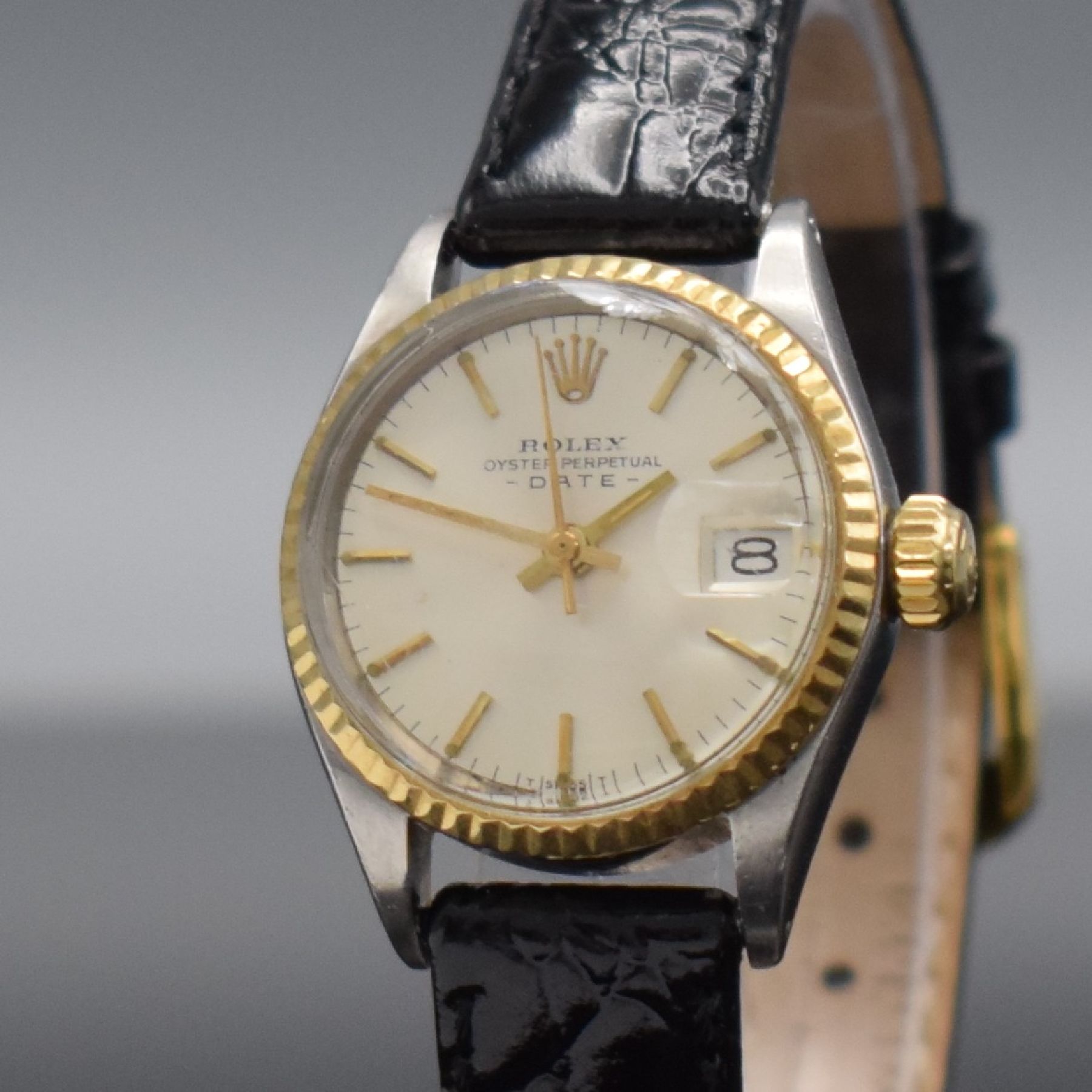 Detail c: ROLEX Damenarmbanduhr Oyster Perpetual Date Referenz 6917, Automatik, Schweiz lt. Bodenstempel 3. Quartal 1969, Edelstahl/Gold kombiniert, Boden & ...