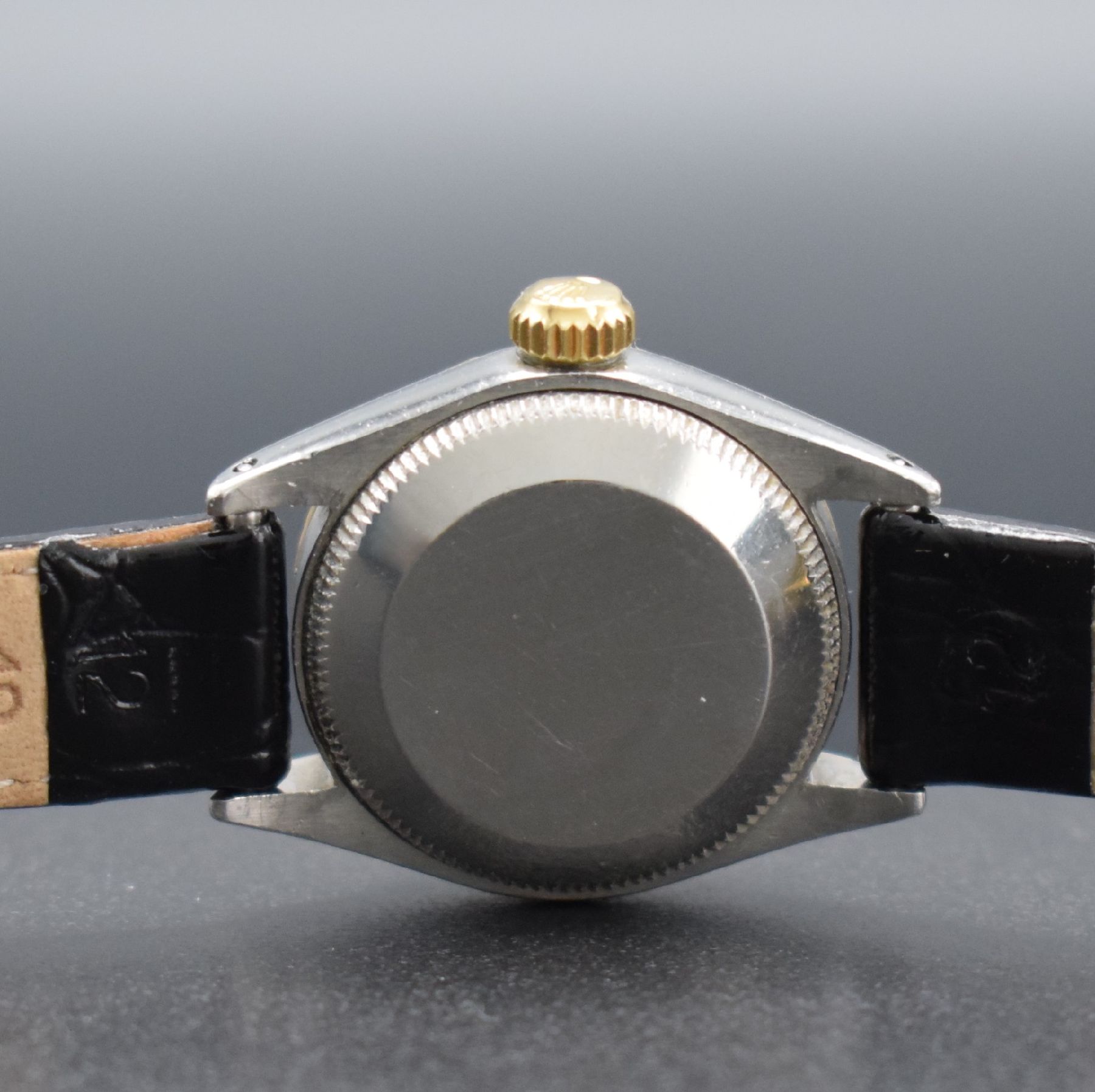 Detail e: ROLEX Damenarmbanduhr Oyster Perpetual Date Referenz 6917, Automatik, Schweiz lt. Bodenstempel 3. Quartal 1969, Edelstahl/Gold kombiniert, Boden & ...