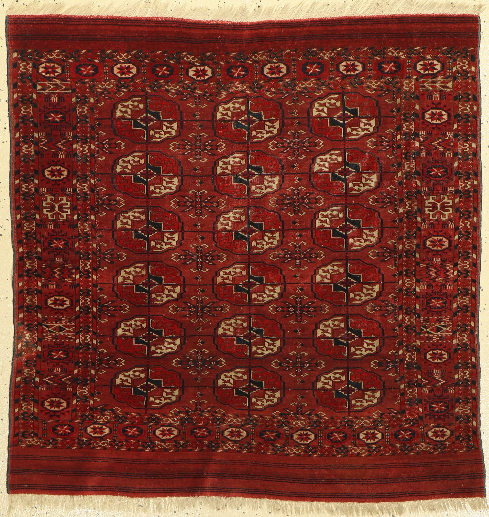 Feiner Tekke antik, Turkmenistan, Ende 19.Jhd, Wolle auf Wolle, ca. 116 x 114 cm, EHZ: 3, seltene Schürze