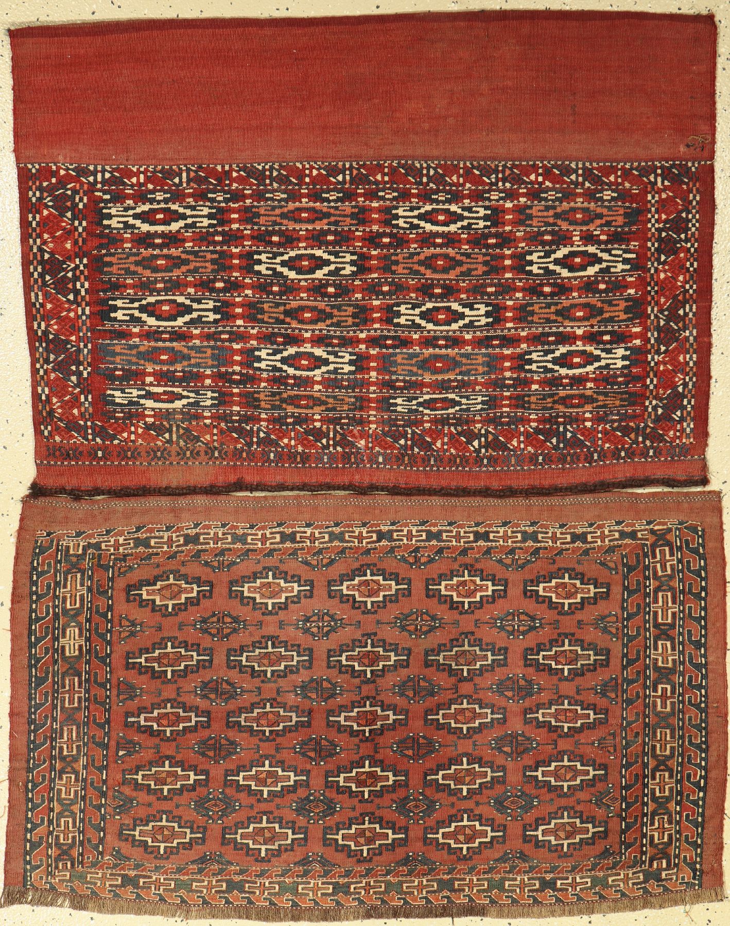 (2 Lots) Yomuth Tschowals, Turkmenistan, 19.Jhd., Wolle auf Wolle, ca. 105 x 72 cm,108 x 63 EHZ: 3, sammelwürdig