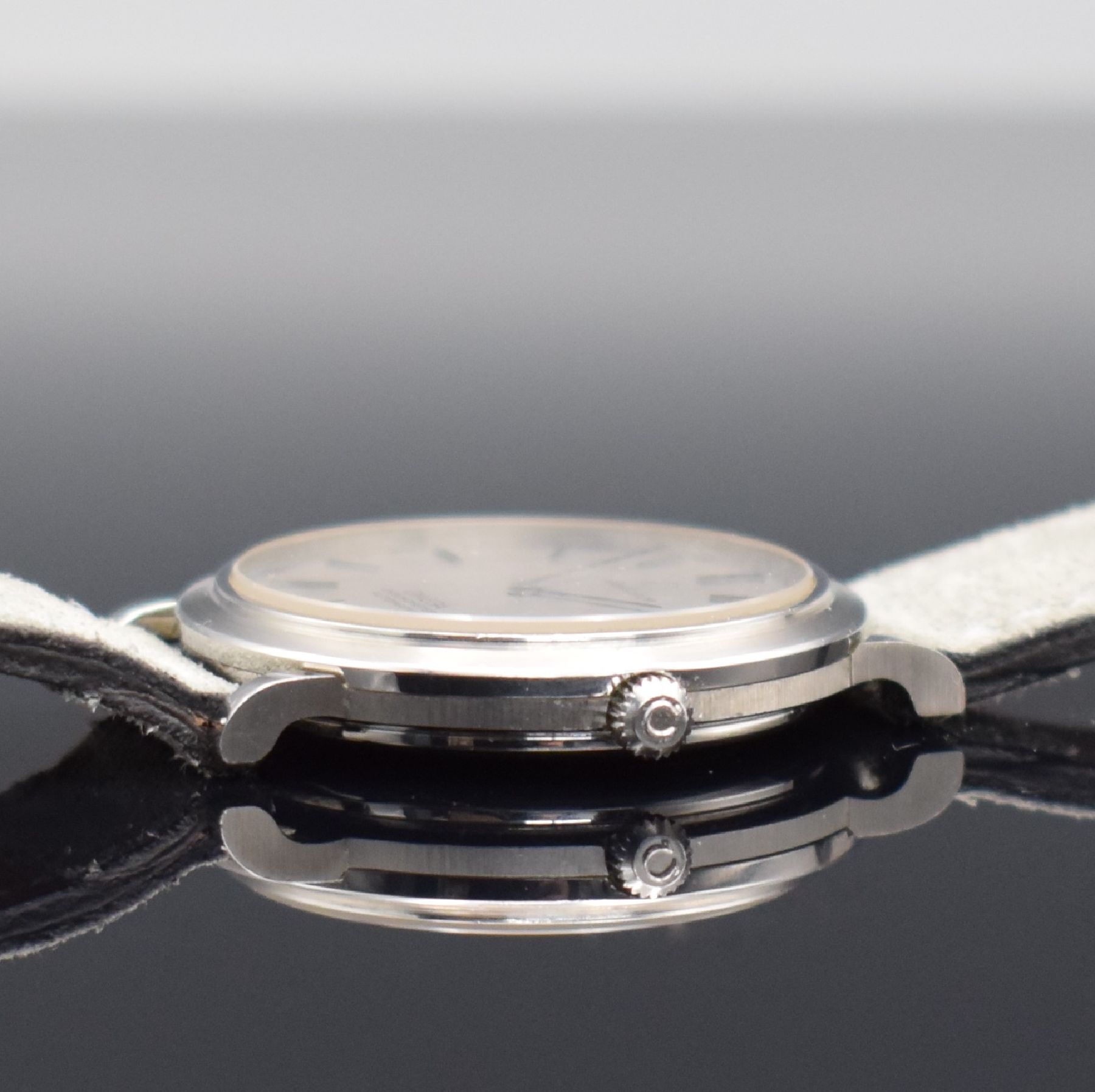 Detail d: OMEGA Constellation Chronometer Herrenarmbanduhr in Edelstahl, Schweiz um 1974, Automatik, Ref. 157.0001, 3-teil. Geh., Boden & Glasrand aufgedr., ...