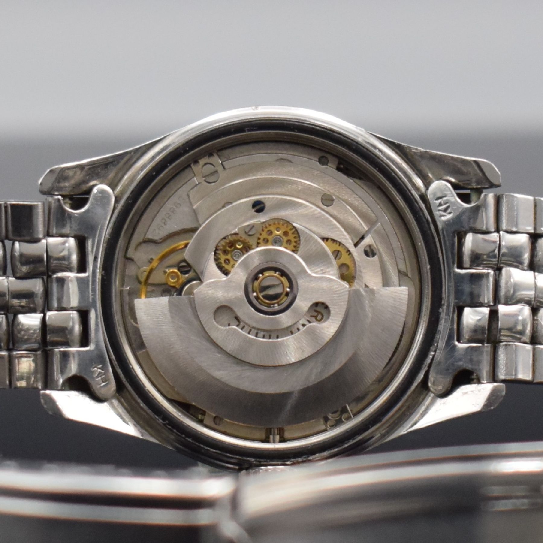Detail g: ETERNA-MATIC KonTiki 20 Herrenarmbanduhr in Stahl & original Gay Freres Stahlband, Schweiz um 1970, Automatik, 2-teil. Gehäuse Ref. 130TT, Boden m. ...