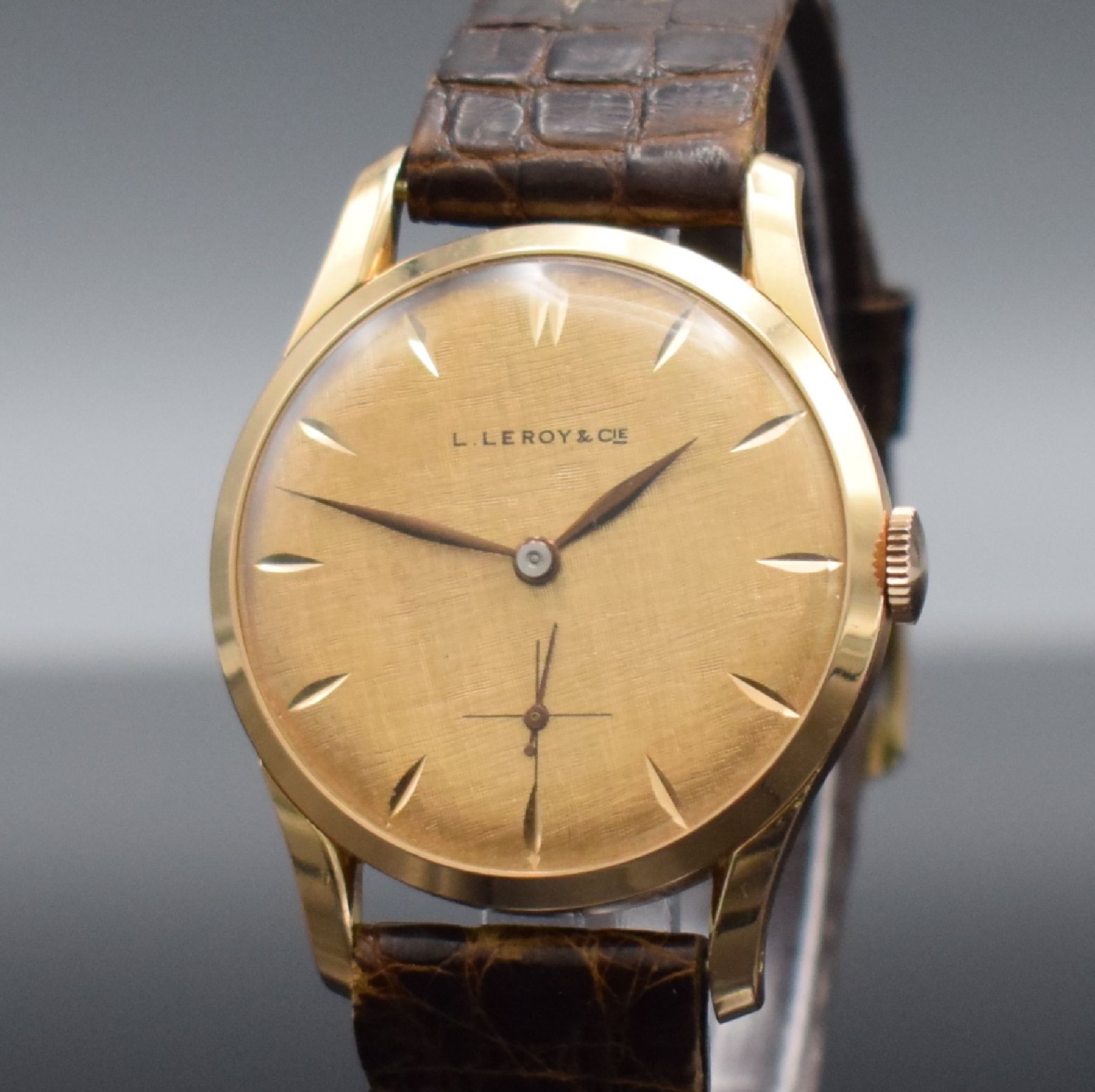 Detail c: L. LEROY & Cie / PESEUX 260 extrem seltene Herrenarmbanduhr in RG 750/000, Schweiz um 1960, Handaufzug, schweres 3-teil. Gehäuse, Boden & Glasrand ...