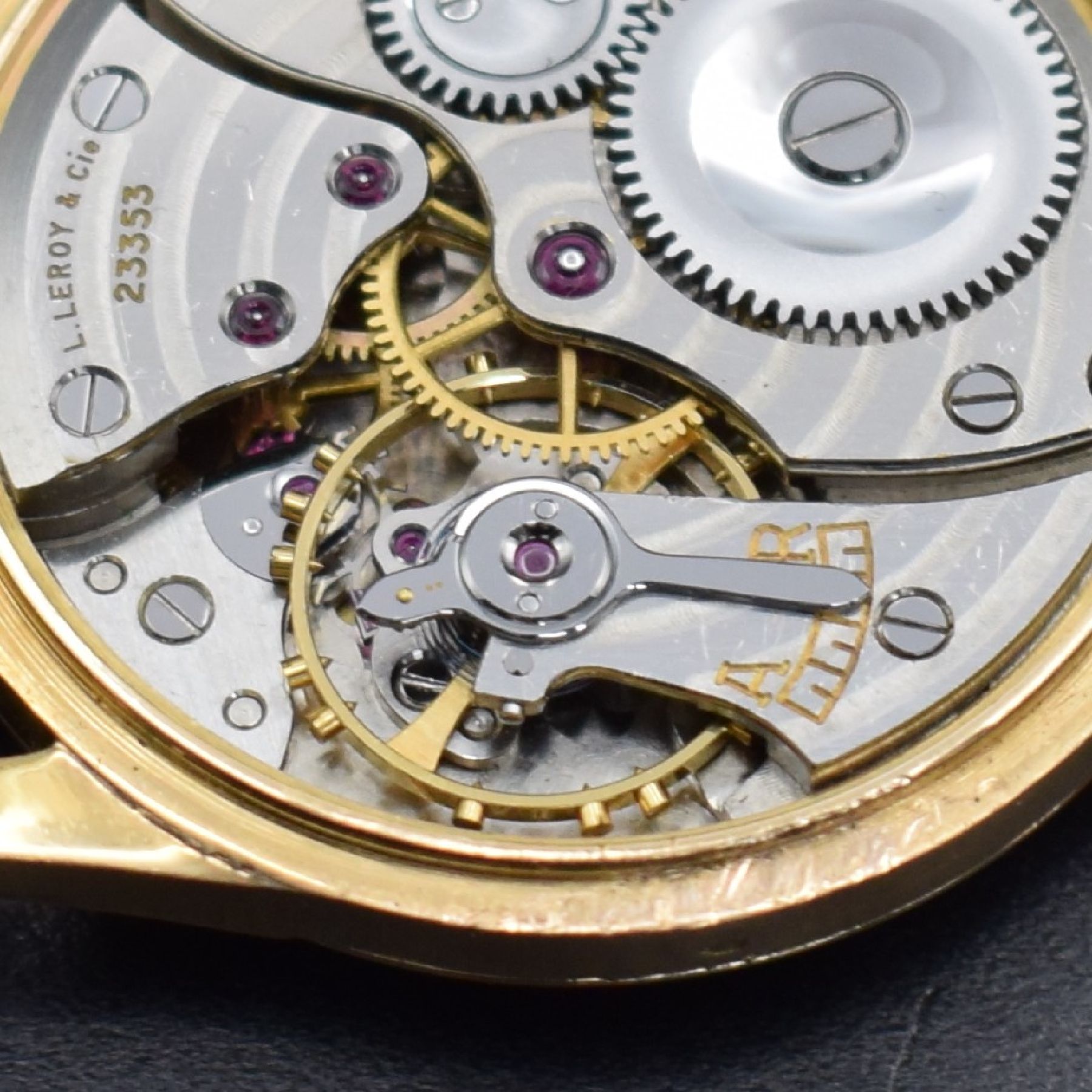 Detail f: L. LEROY & Cie / PESEUX 260 extrem seltene Herrenarmbanduhr in RG 750/000, Schweiz um 1960, Handaufzug, schweres 3-teil. Gehäuse, Boden & Glasrand ...