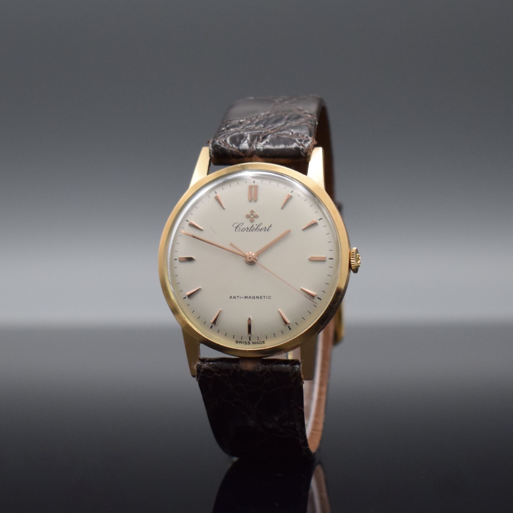 Detail b: CORTEBERT Anti-Magnetic nahezu neuwertige große -37,5 mm- Herrenarmbanduhr in RG 585/000, Schweiz um 1945, Handaufzug, 2- teil. Gehäuse, Boden ...