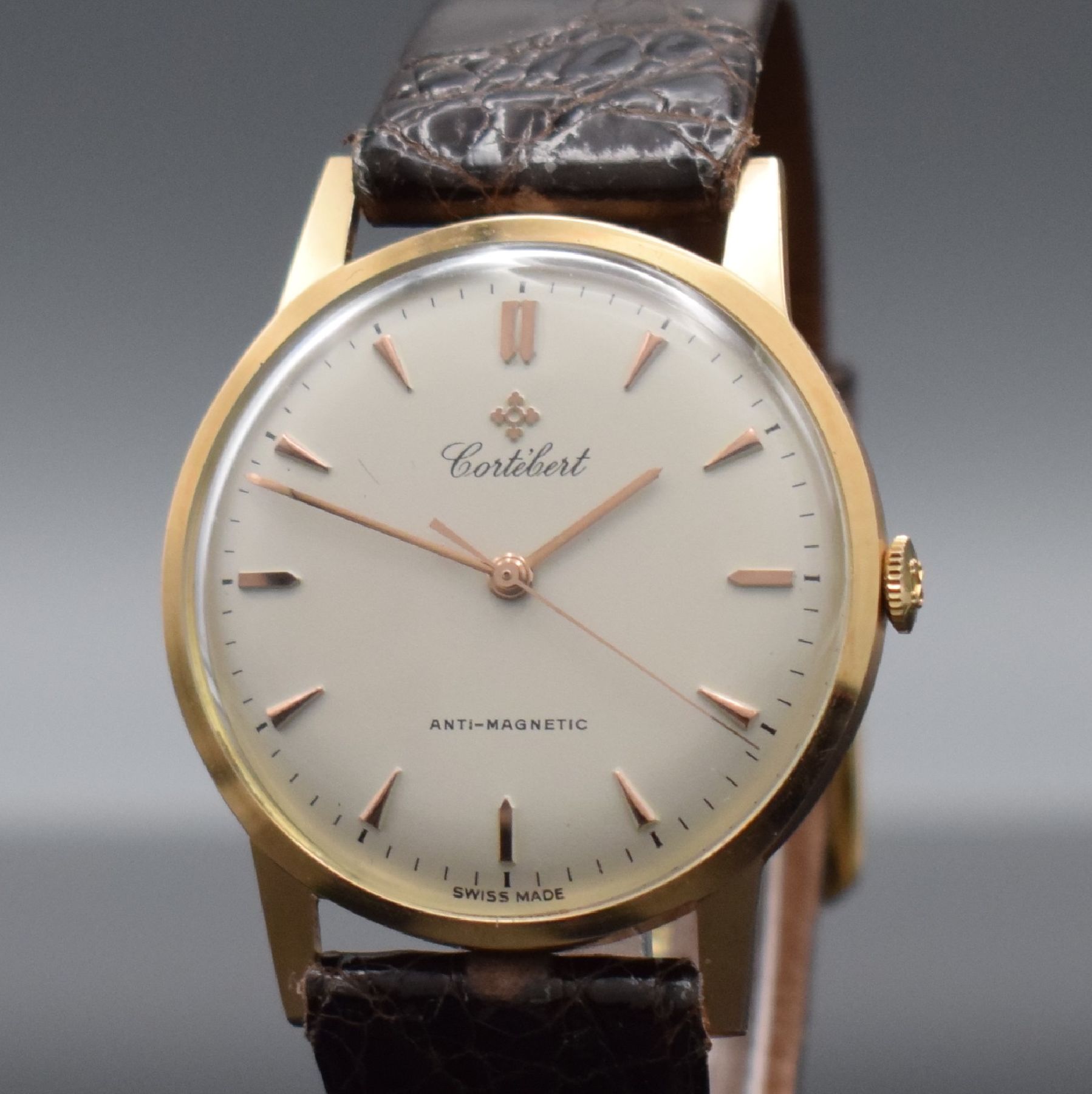 Detail c: CORTEBERT Anti-Magnetic nahezu neuwertige große -37,5 mm- Herrenarmbanduhr in RG 585/000, Schweiz um 1945, Handaufzug, 2- teil. Gehäuse, Boden ...