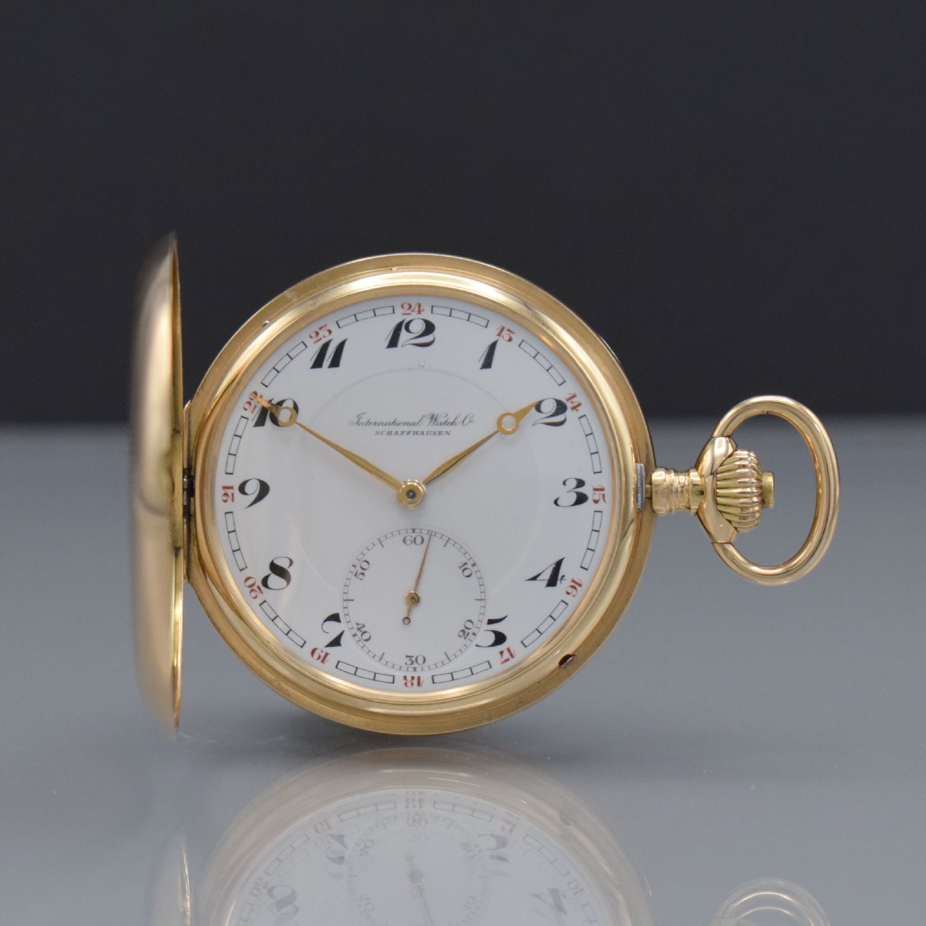 IWC Herrensavonette in GG 585/000, Schweiz um 1920, guill. 2-Deckel Goldgeh., Rückdeckel am Scharnier besch./zu rep., Sprungdeckel m. ...