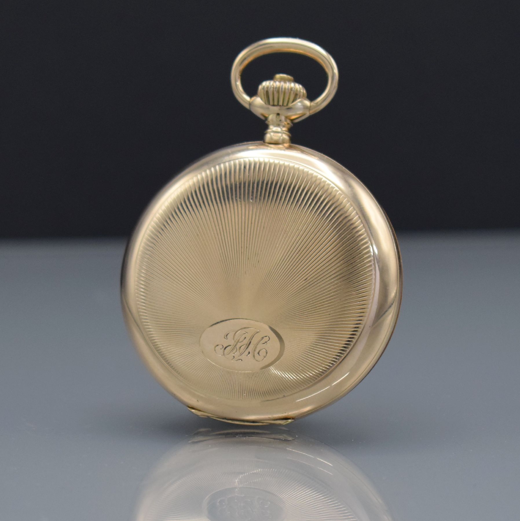 Detail b: IWC Herrensavonette in GG 585/000, Schweiz um 1920, guill. 2-Deckel Goldgeh., Rückdeckel am Scharnier besch./zu rep., Sprungdeckel m. ...