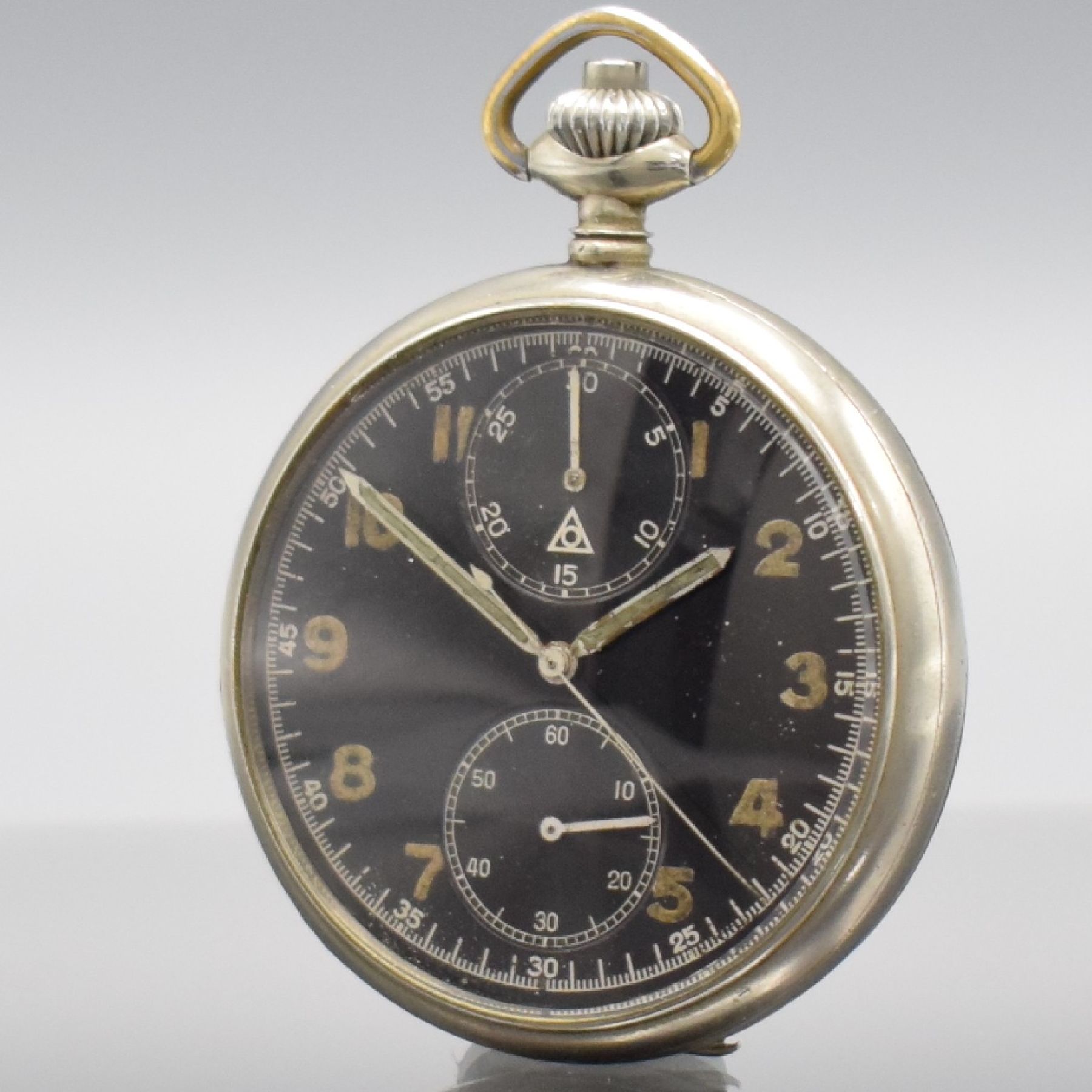 Detail a: ALPINA / MINERVA Artillerie-Chronograph mit deutschem Hoheitszeichen, Schweiz für Deutschland um 1940, Nickelgeh. dell., aufgedr. Lünette, Bügel ...