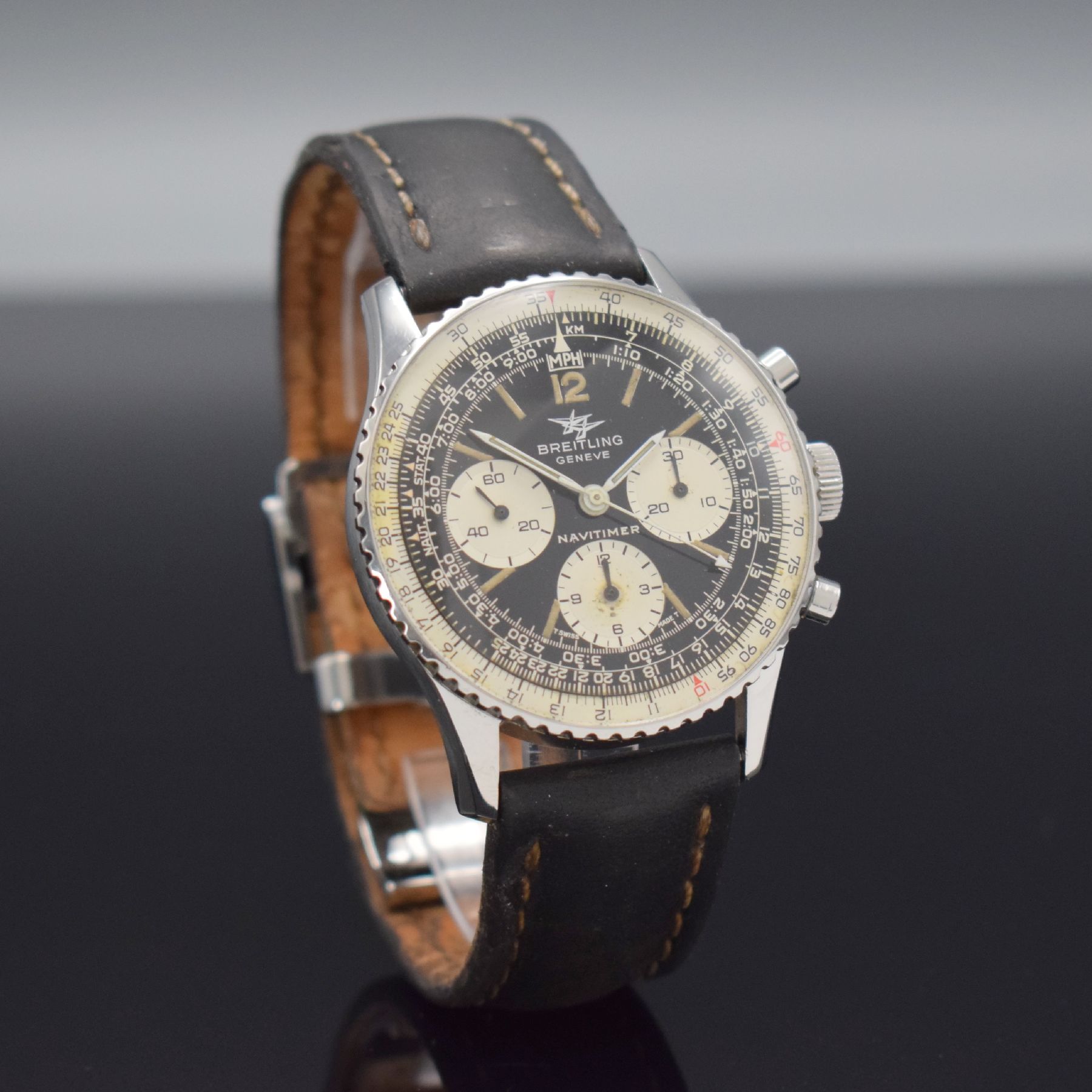 Detail d: BREITLING Navitimer Herrenarmbanduhr mit Schaltradchronograph in Stahl, Schweiz um 1964, Handaufzug, Ref. 806, Boden aufgedr., spät. orig. Breitling ...