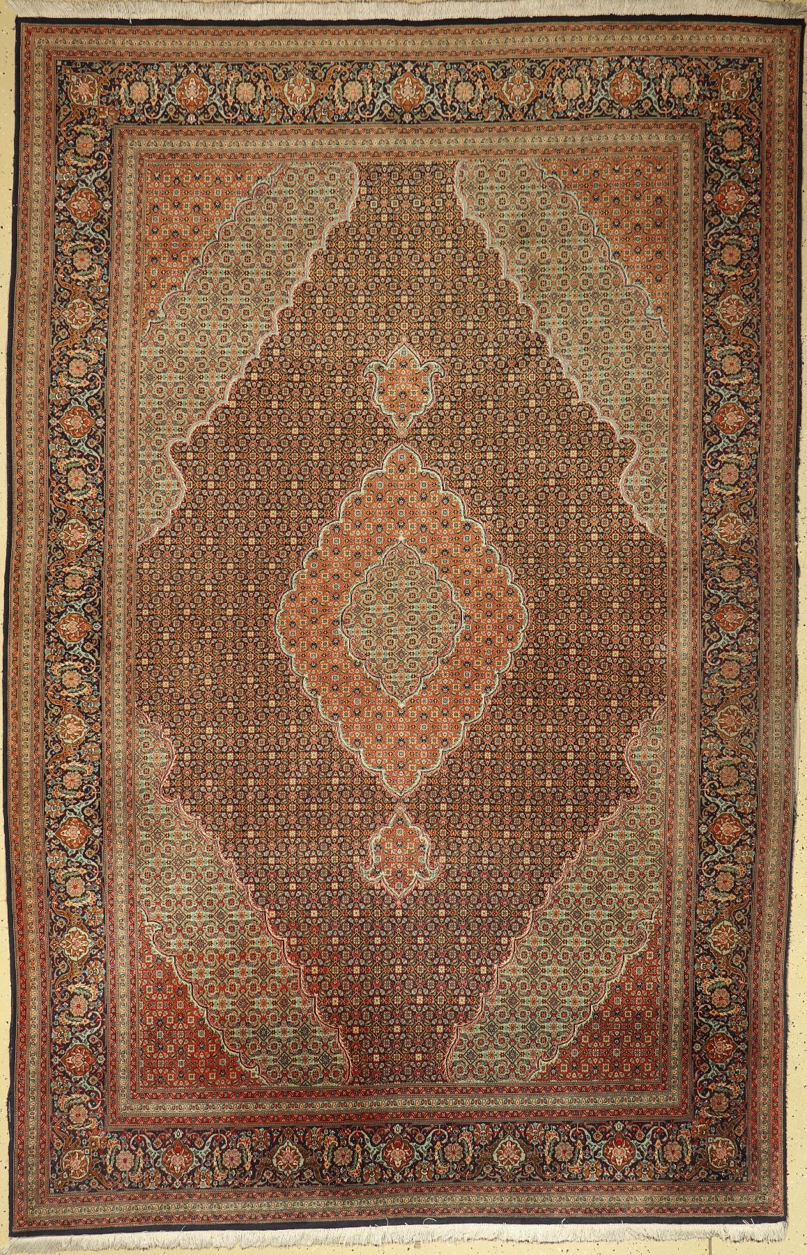 Täbriz fein, Persien, ca. 40 Jahre, Korkwolle mit Seide, ca. 318 x 205 cm, EHZ: 4