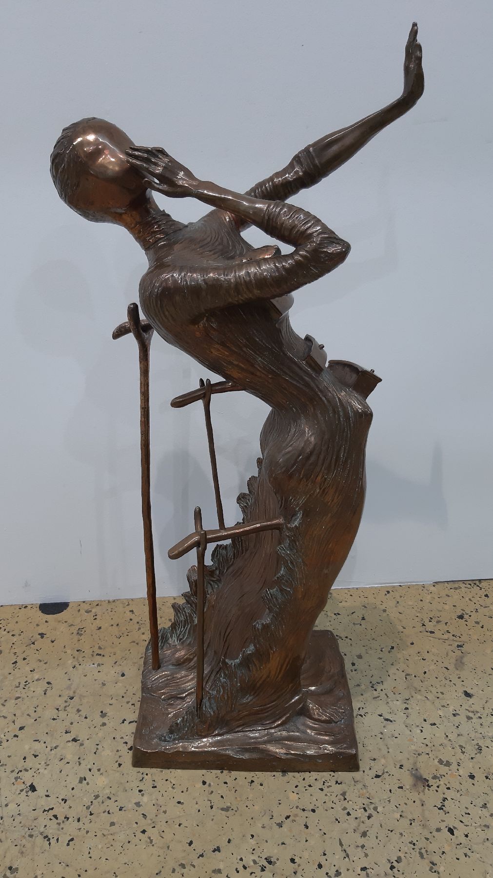 Detail b: Salvador Dali, 1904-1989, Woman aflame, große Bronzeskulptur, signiert und num. 29/350, Gießerstempel Fonderia Tesconi Pietra Santa, H. ca. 84cm