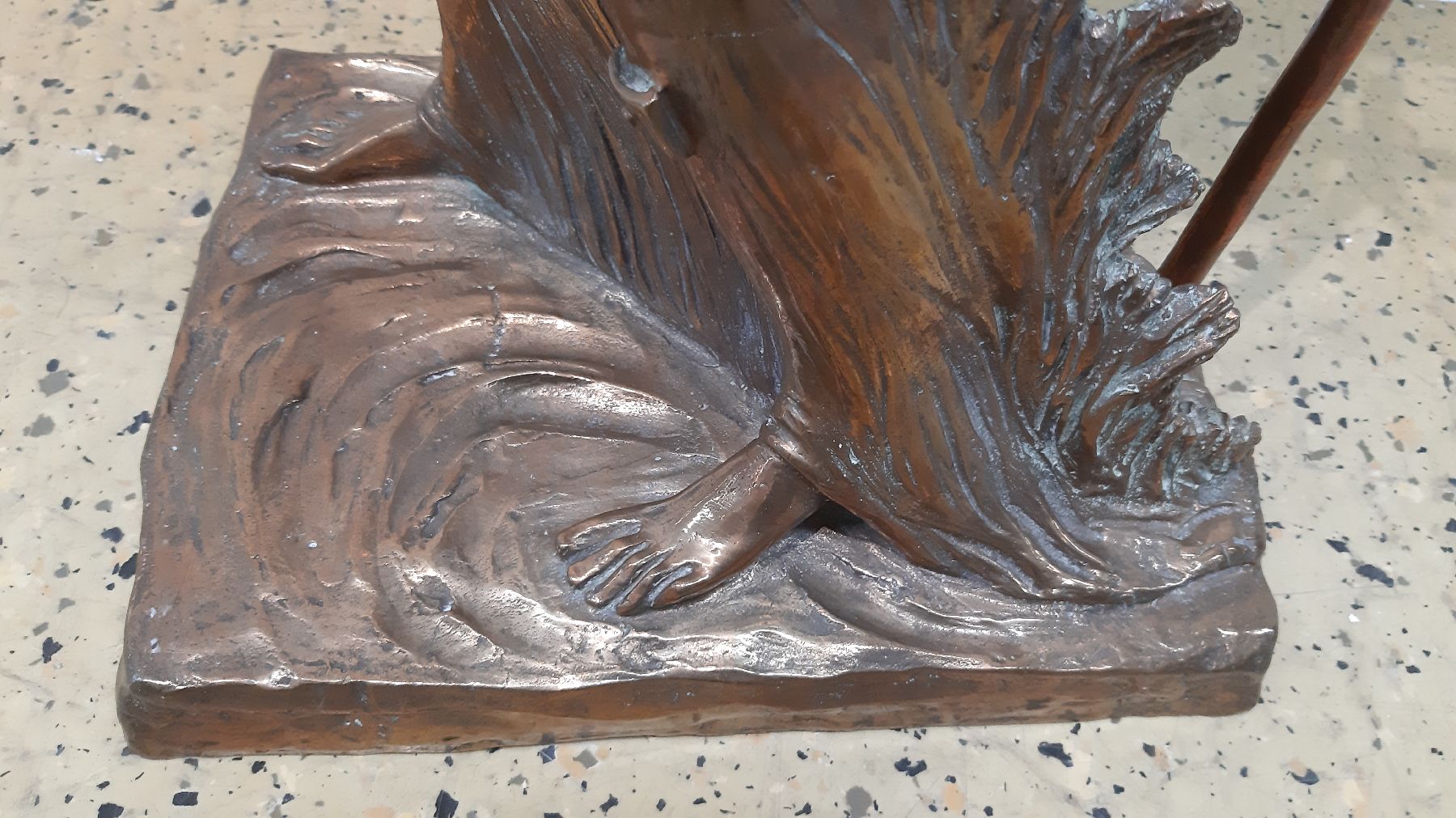 Detail d: Salvador Dali, 1904-1989, Woman aflame, große Bronzeskulptur, signiert und num. 29/350, Gießerstempel Fonderia Tesconi Pietra Santa, H. ca. 84cm