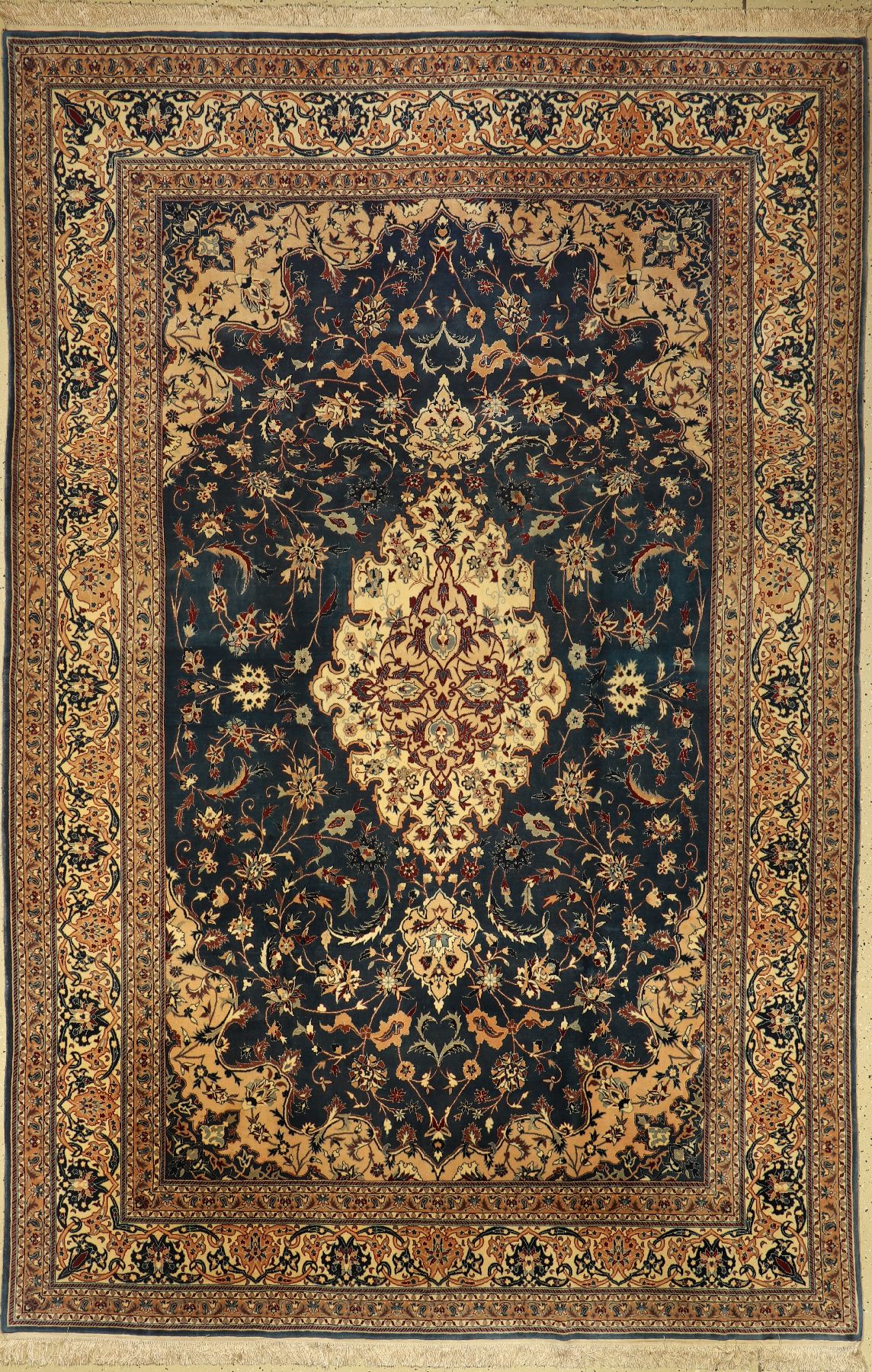 Esfahan fein, China, ca. 50 Jahre, Korkwolle mit und auf Seide, ca. 315 x 205 cm,ca. 500.000 Kn/qm, EHZ: 2-3