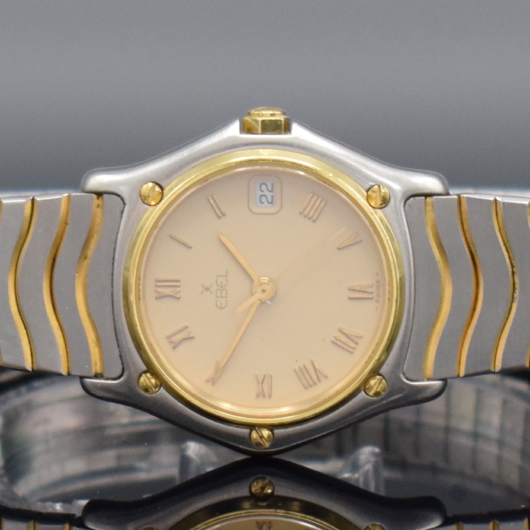 Detail a: EBEL Damenarmbanduhr Classic Wave Referenz 183908, Schweiz um 1993, quarz, Edelstahl/Gold kombiniert inkl. Wellengliederband m. Faltschl., Lünette ...