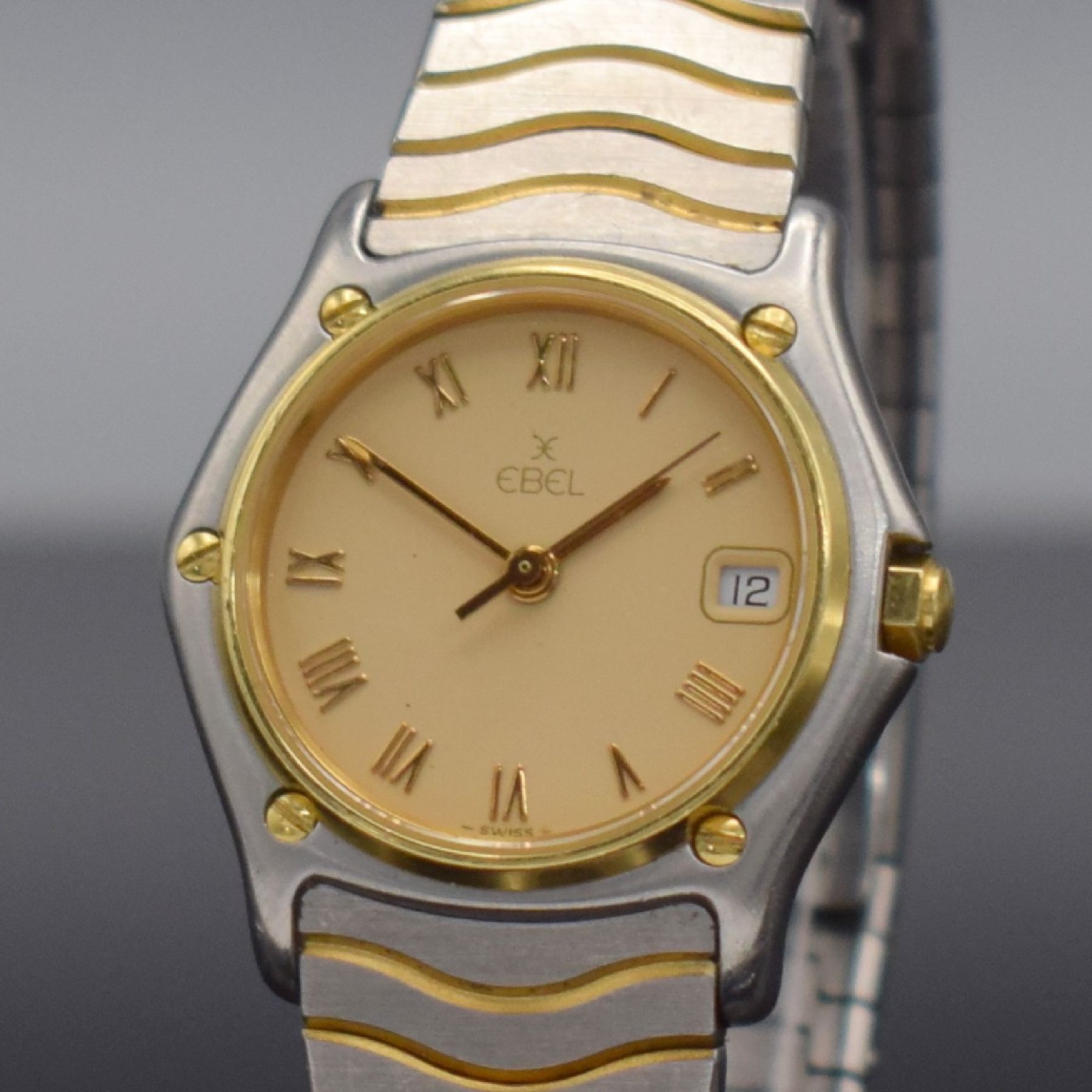 Detail c: EBEL Damenarmbanduhr Classic Wave Referenz 183908, Schweiz um 1993, quarz, Edelstahl/Gold kombiniert inkl. Wellengliederband m. Faltschl., Lünette ...