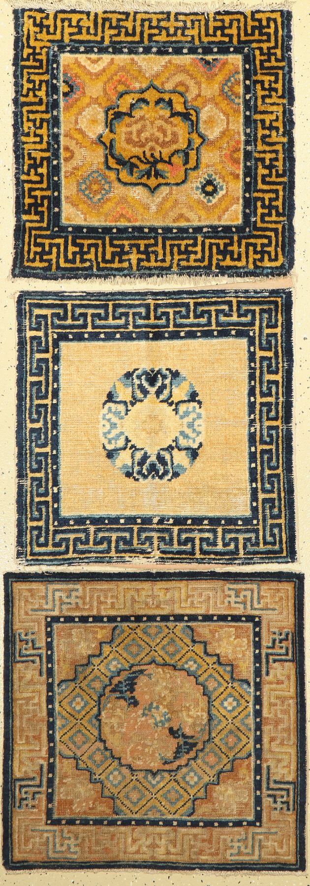 Konvolut aus 3 Ningxia antik, China, 19. Jhd, Wolle auf Baumwolle, Je ca, 60 x 60 cm, EHZ: 3-4