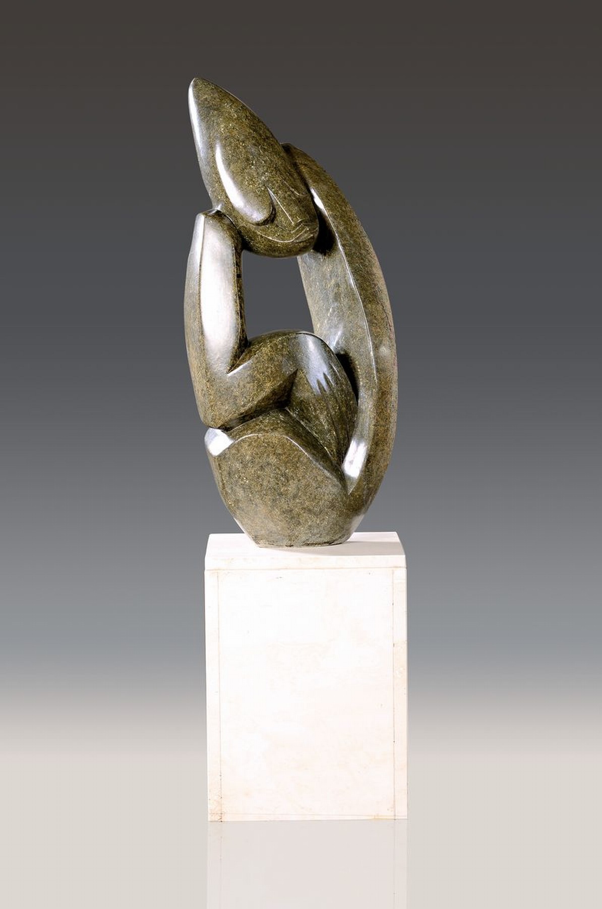 Zeitgenössischer Künstler, Simbabwe, sog. Shona-Art, große figürliche Skulptur aus Verditgestein, seltener Halbedelstein, Härtegrad bis 9, hier: ...