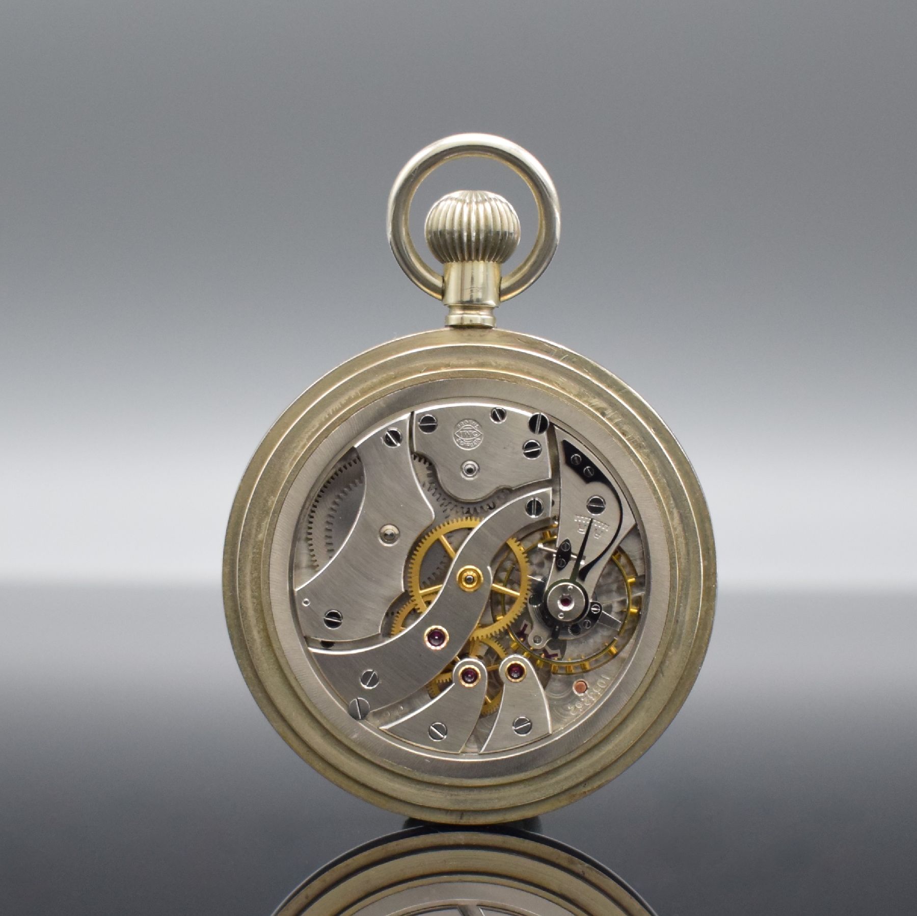Detail e: IWC große Beobachtungsuhr Kal. 67, Schweiz um 1942, gedr. Nickelgeh., orig. Glas, perfektes Emailzifferbl. m. fetten arab. Zahlen, kl. Sek. b. 6, ...