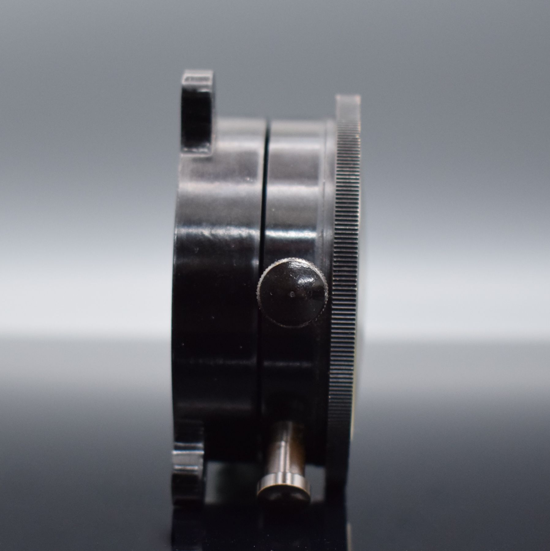 Detail b: UNIVERSAL GENEVE seltener Bord-Chronograph für A. Cairelli, Roma mit orig. Box, Schweiz um 1940, Bakelit Geh. m. Halterung, innenliegende ...