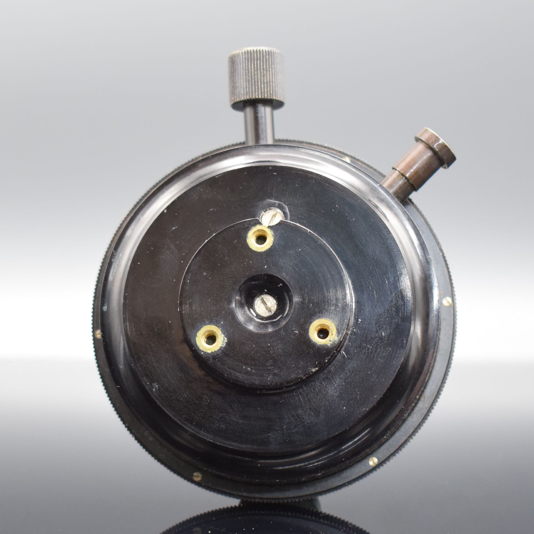 Detail h: UNIVERSAL GENEVE seltener Bord-Chronograph für A. Cairelli, Roma mit orig. Box, Schweiz um 1940, Bakelit Geh. m. Halterung, innenliegende ...
