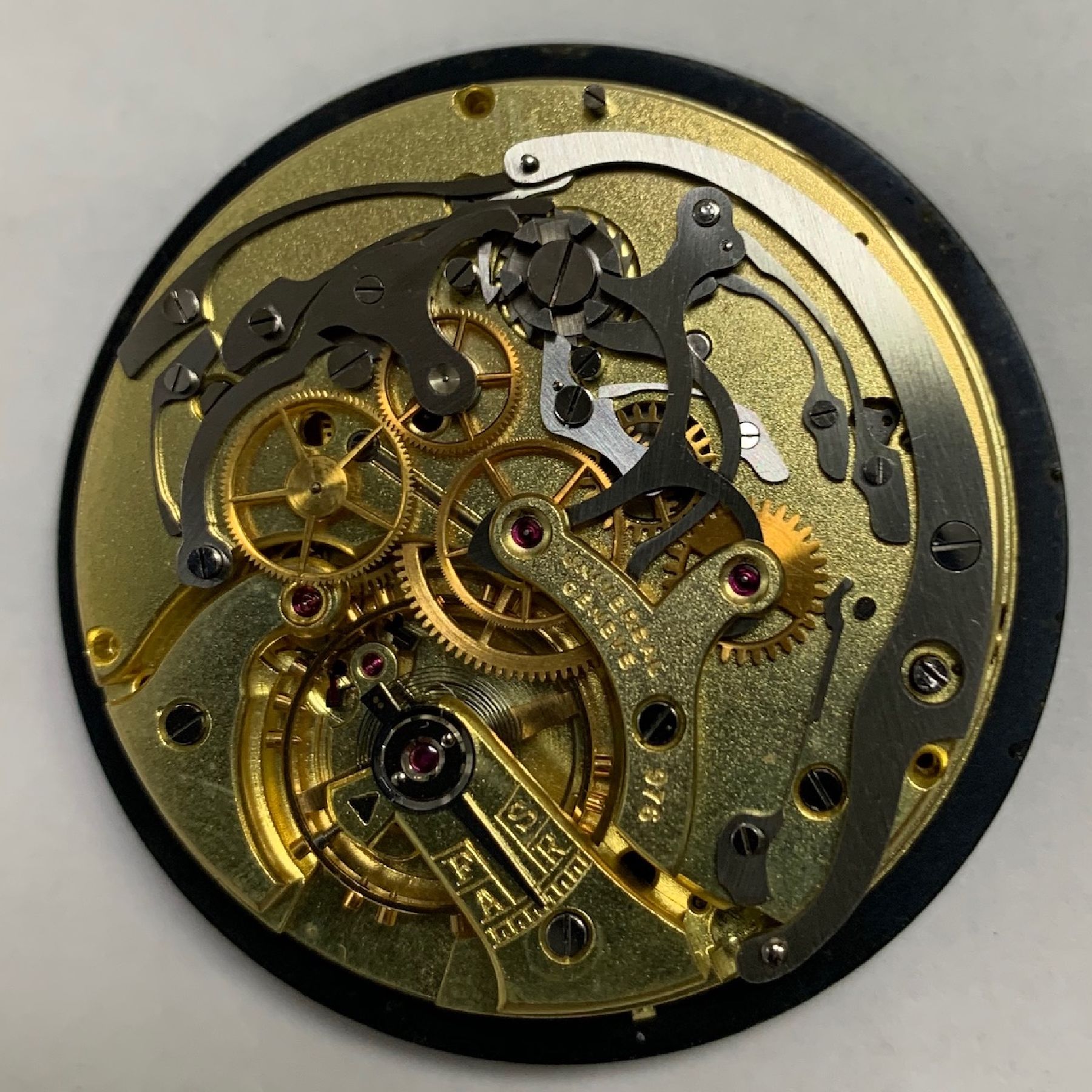 Detail i: UNIVERSAL GENEVE seltener Bord-Chronograph für A. Cairelli, Roma mit orig. Box, Schweiz um 1940, Bakelit Geh. m. Halterung, innenliegende ...