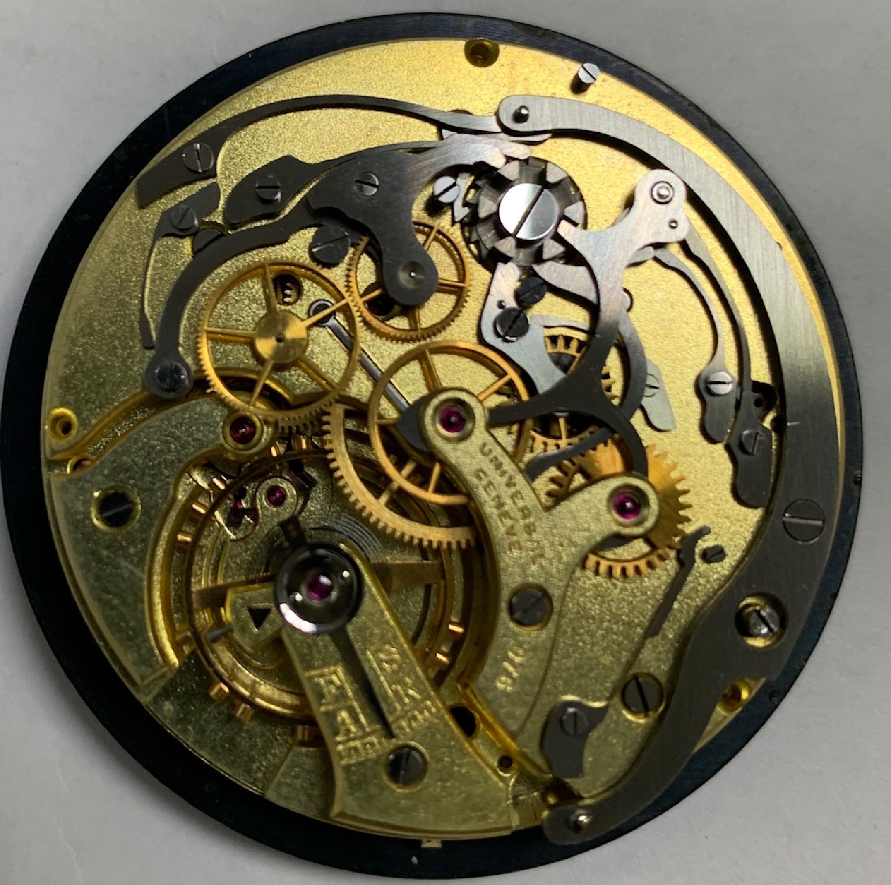 Detail j: UNIVERSAL GENEVE seltener Bord-Chronograph für A. Cairelli, Roma mit orig. Box, Schweiz um 1940, Bakelit Geh. m. Halterung, innenliegende ...