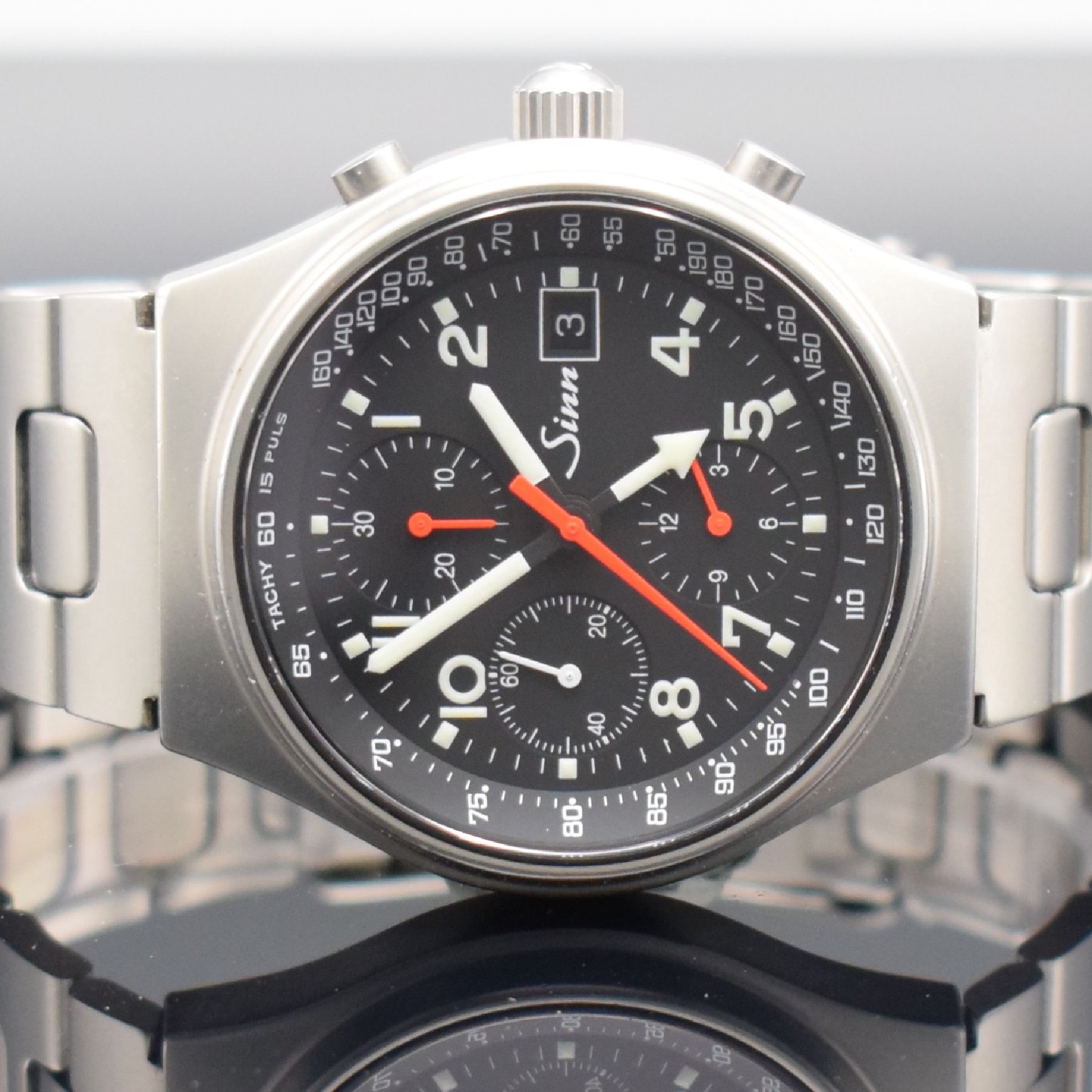 Detail b: SINN Armbandchronograph mit 2. Zeitzone Modell 144 GMT, Schweiz/Deutschland um 1995, Automatik, matt. Edelstahlgeh. inkl. Gliederband m. Faltschl., ...