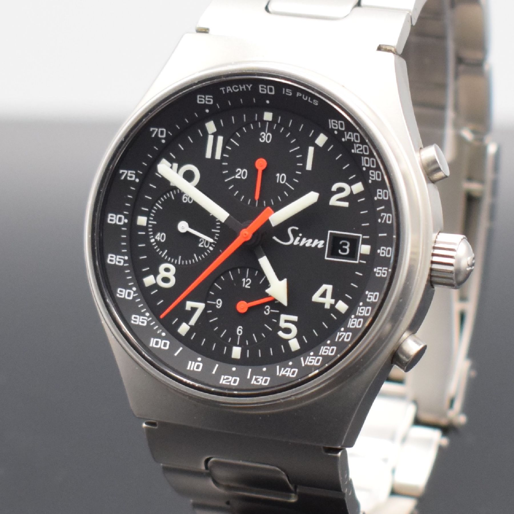 Detail d: SINN Armbandchronograph mit 2. Zeitzone Modell 144 GMT, Schweiz/Deutschland um 1995, Automatik, matt. Edelstahlgeh. inkl. Gliederband m. Faltschl., ...