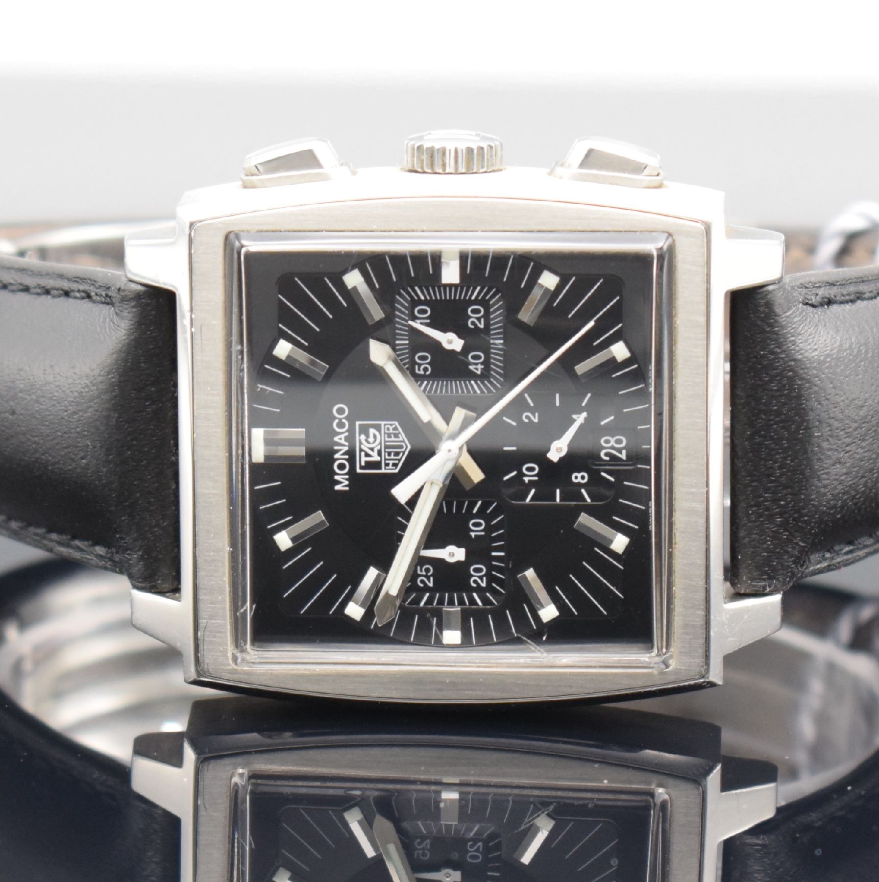 Detail a: TAG HEUER MONACO Herrenarmbanduhr mit Chronograph Ref. CW2111-0, Schweiz um 2005, Automatik, Edelstahlgeh., Boden 4-fach verschr., orig. Lederband m. ...