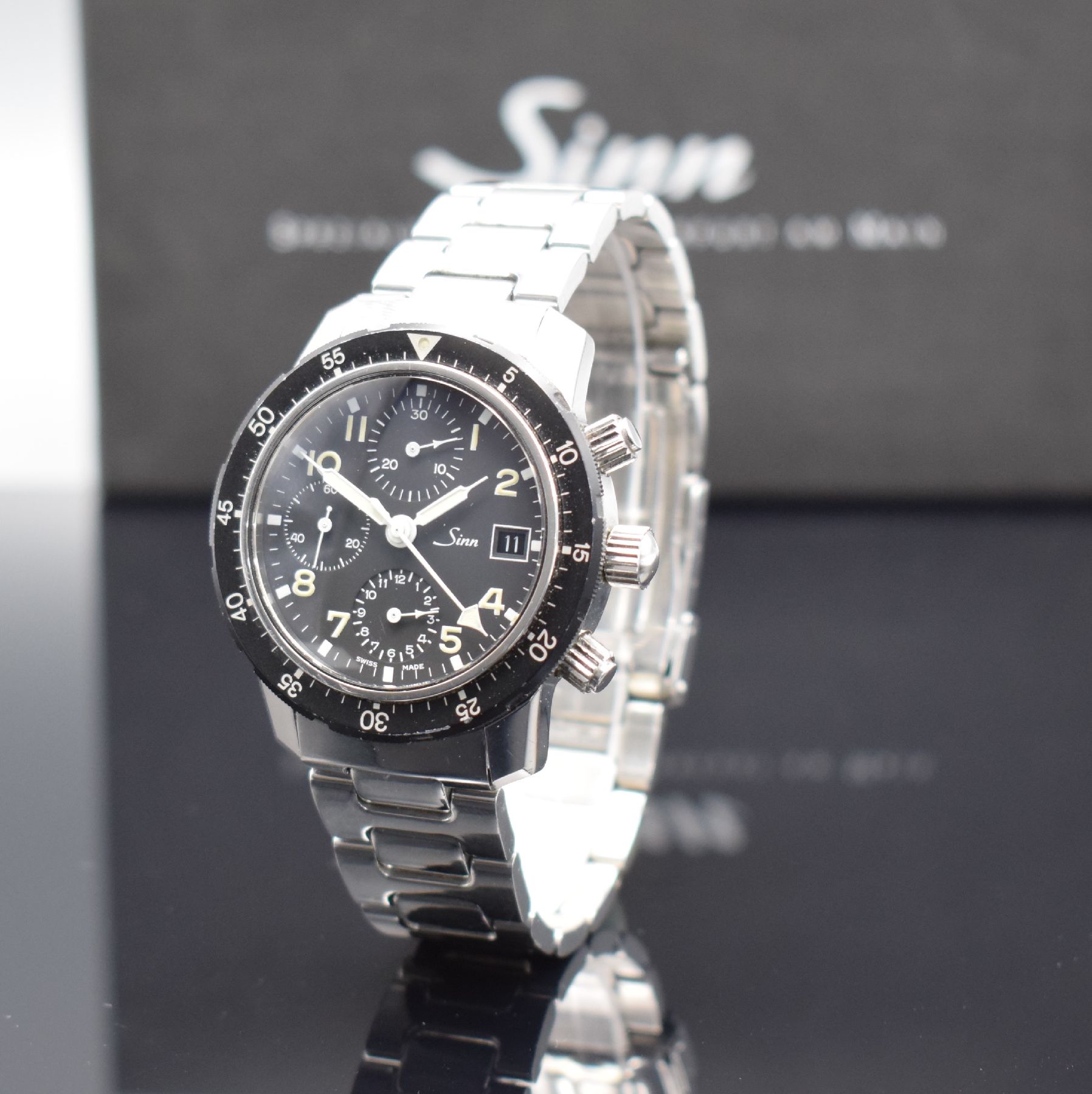 Detail b: SINN 103 Herrenarmbanduhr mit Chronograph, Schweiz/Deutschland um 1990, beids. vergl. & verschr. Edelstahlgeh., orig. Gliederband m. Faltschl., ...